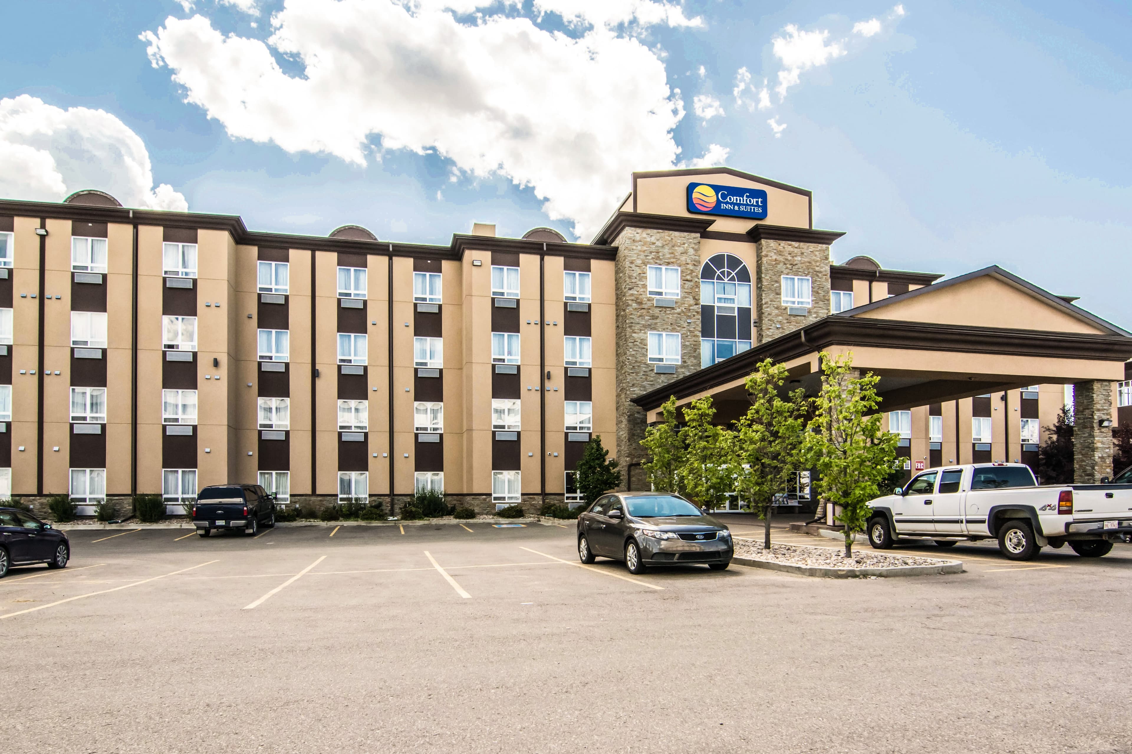 Comfort Inn & Suites - Image 1