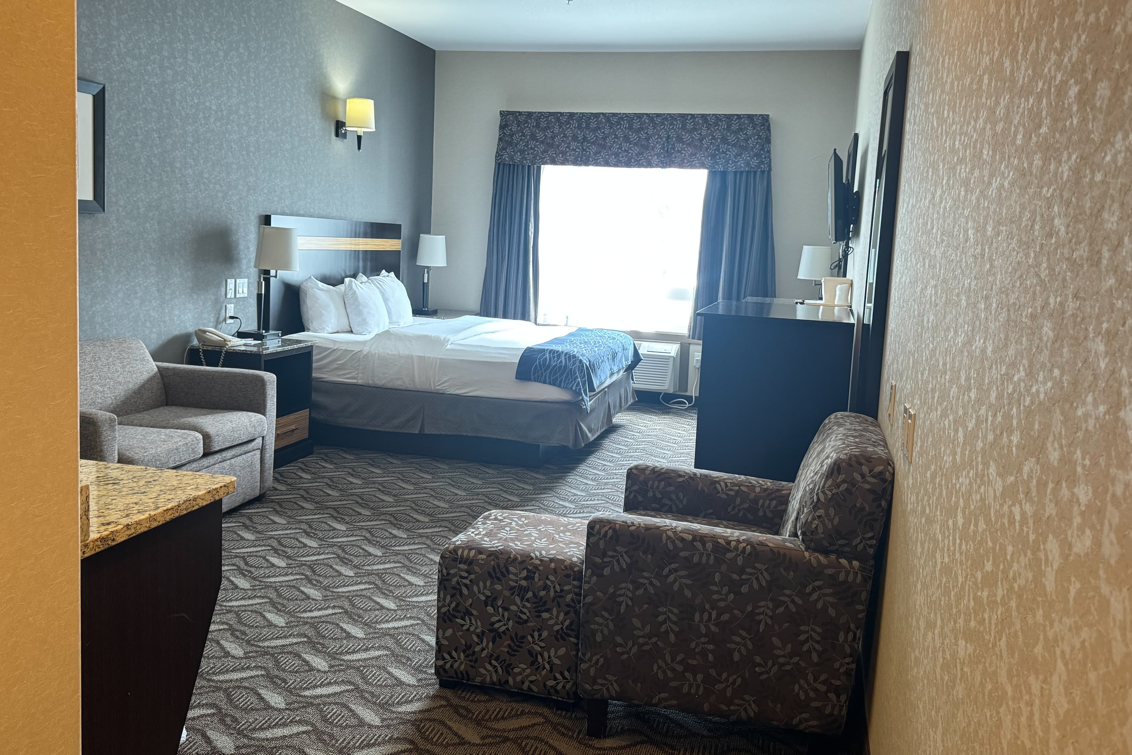 Comfort Inn & Suites — 2