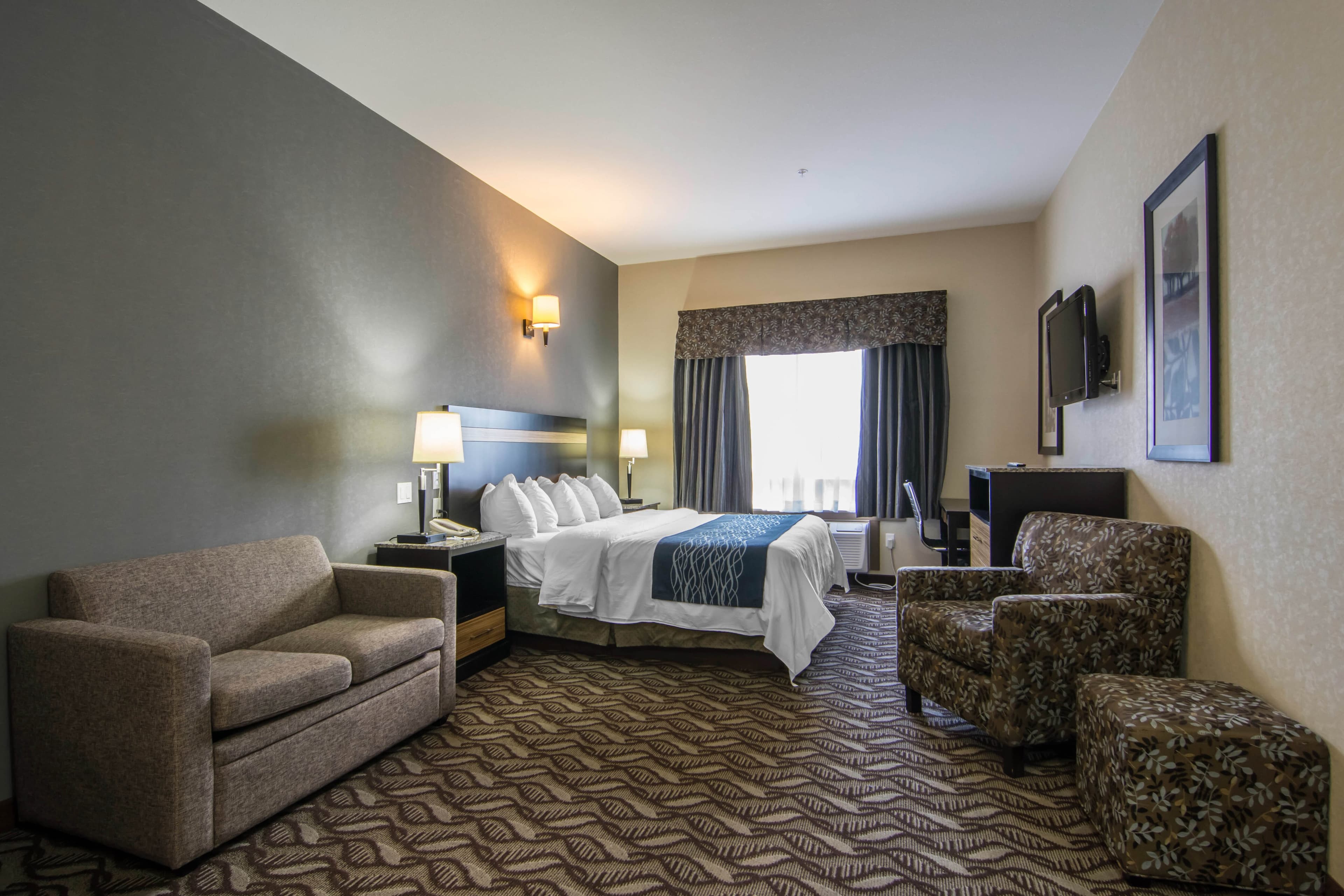 Comfort Inn & Suites - Image 4