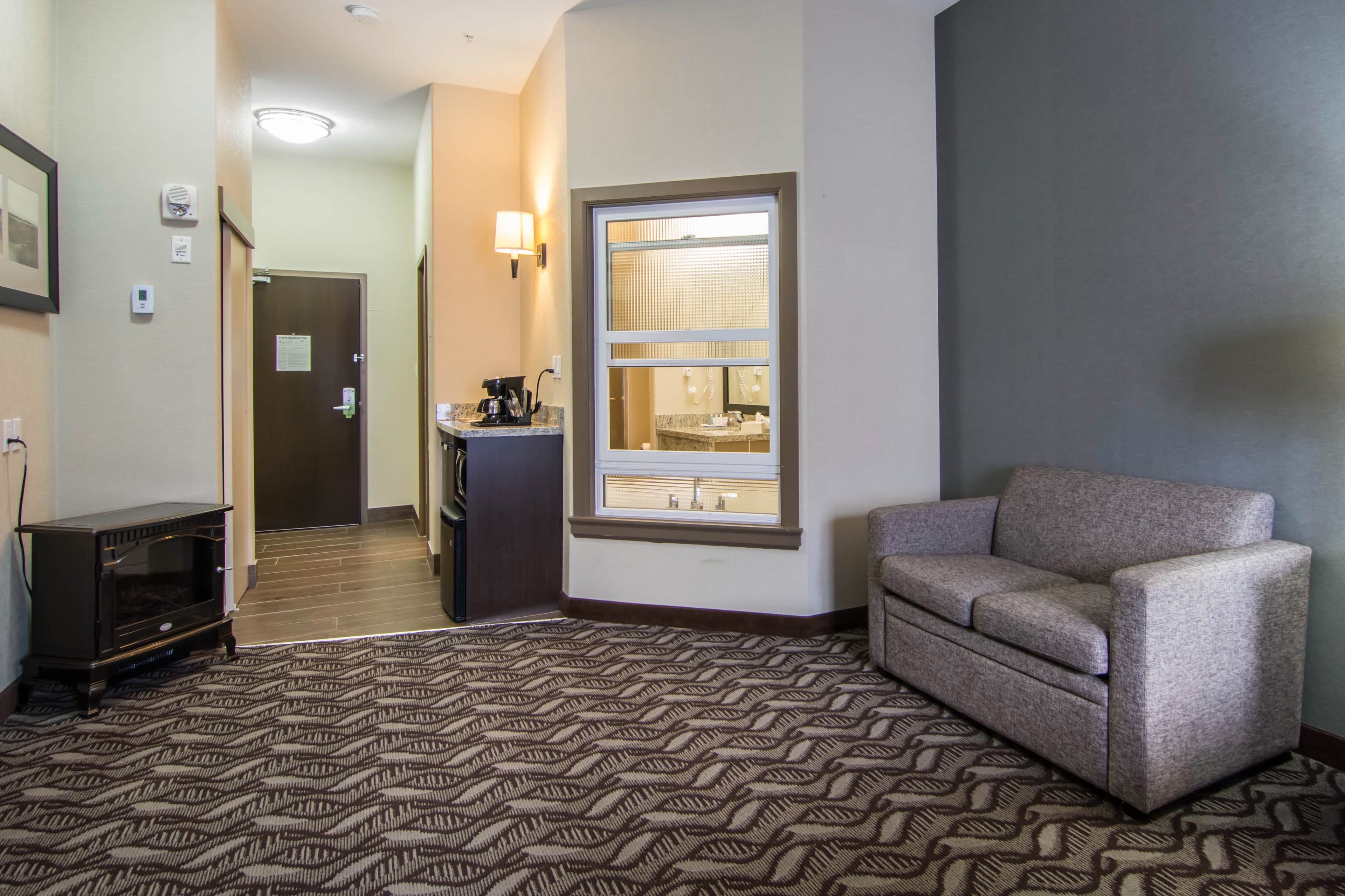 Comfort Inn & Suites - Image 5