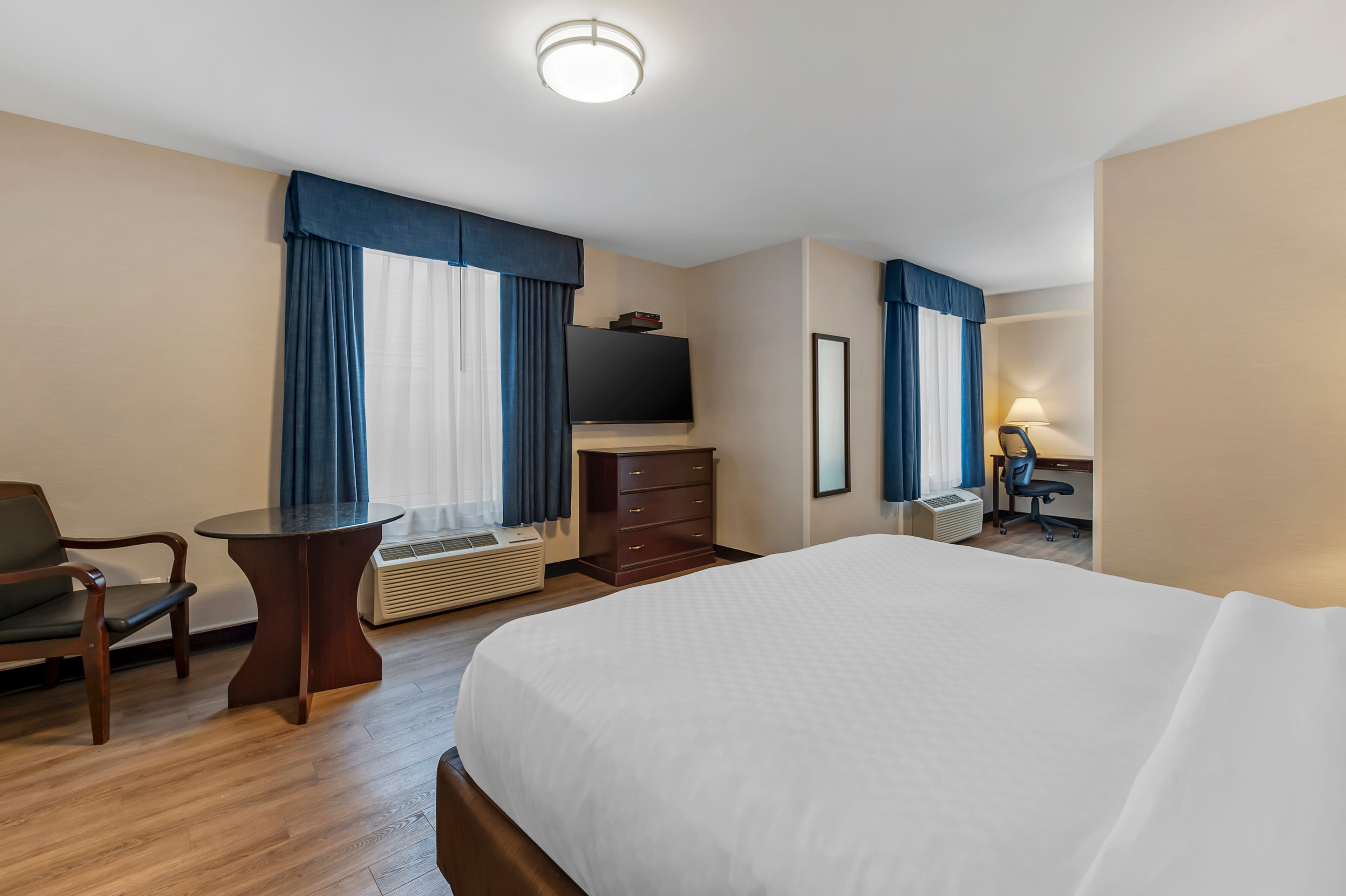 Quality Inn - Image 4