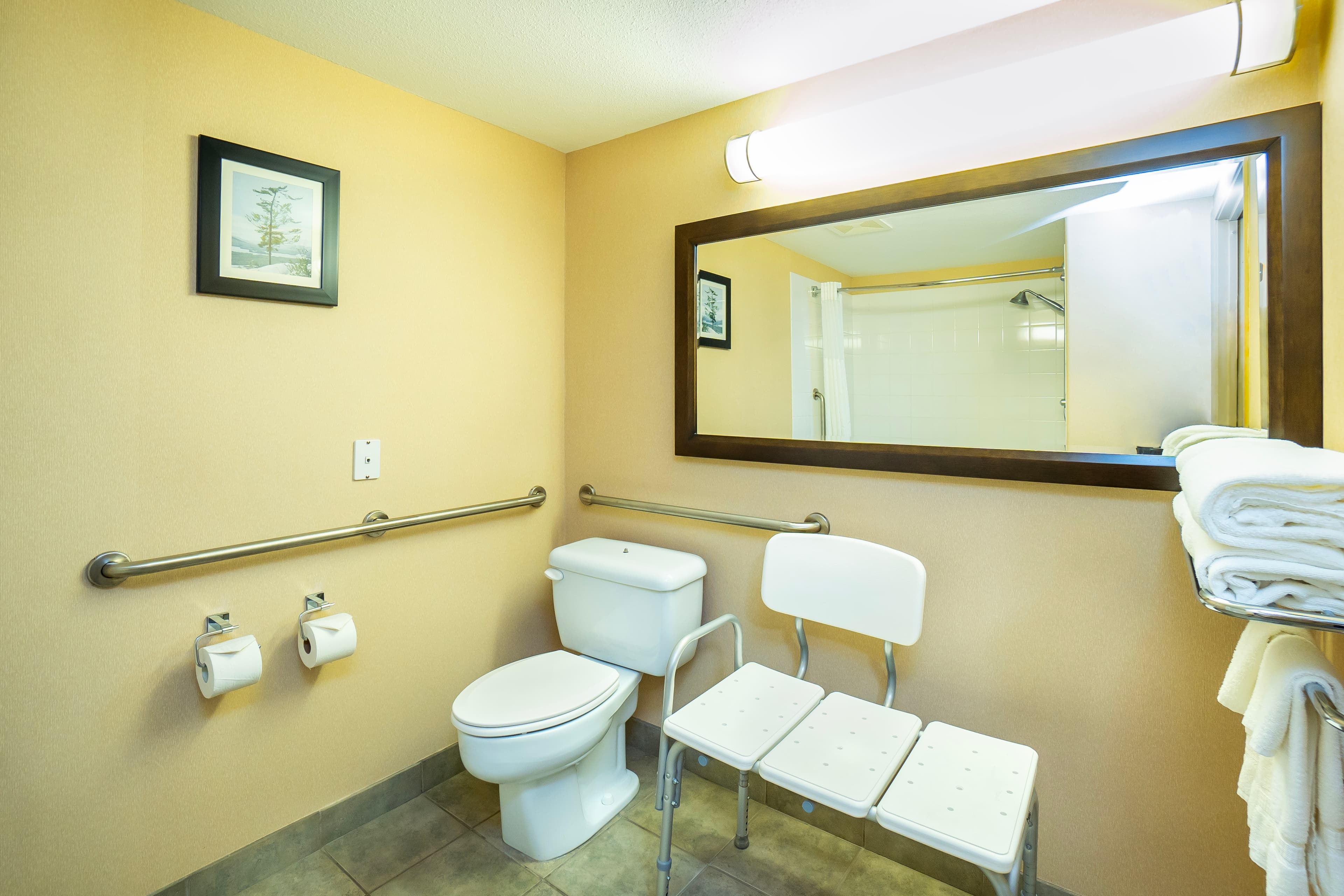 Comfort Inn & Suites - Image 4
