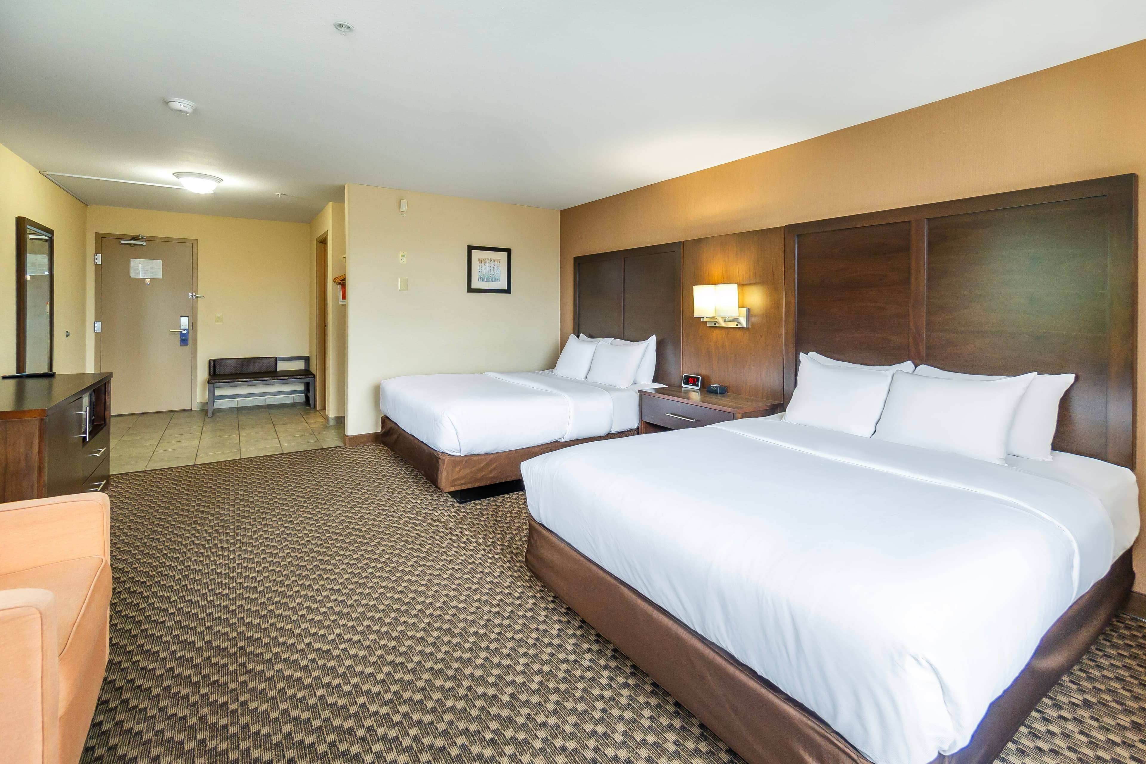 Comfort Inn & Suites - Image 5