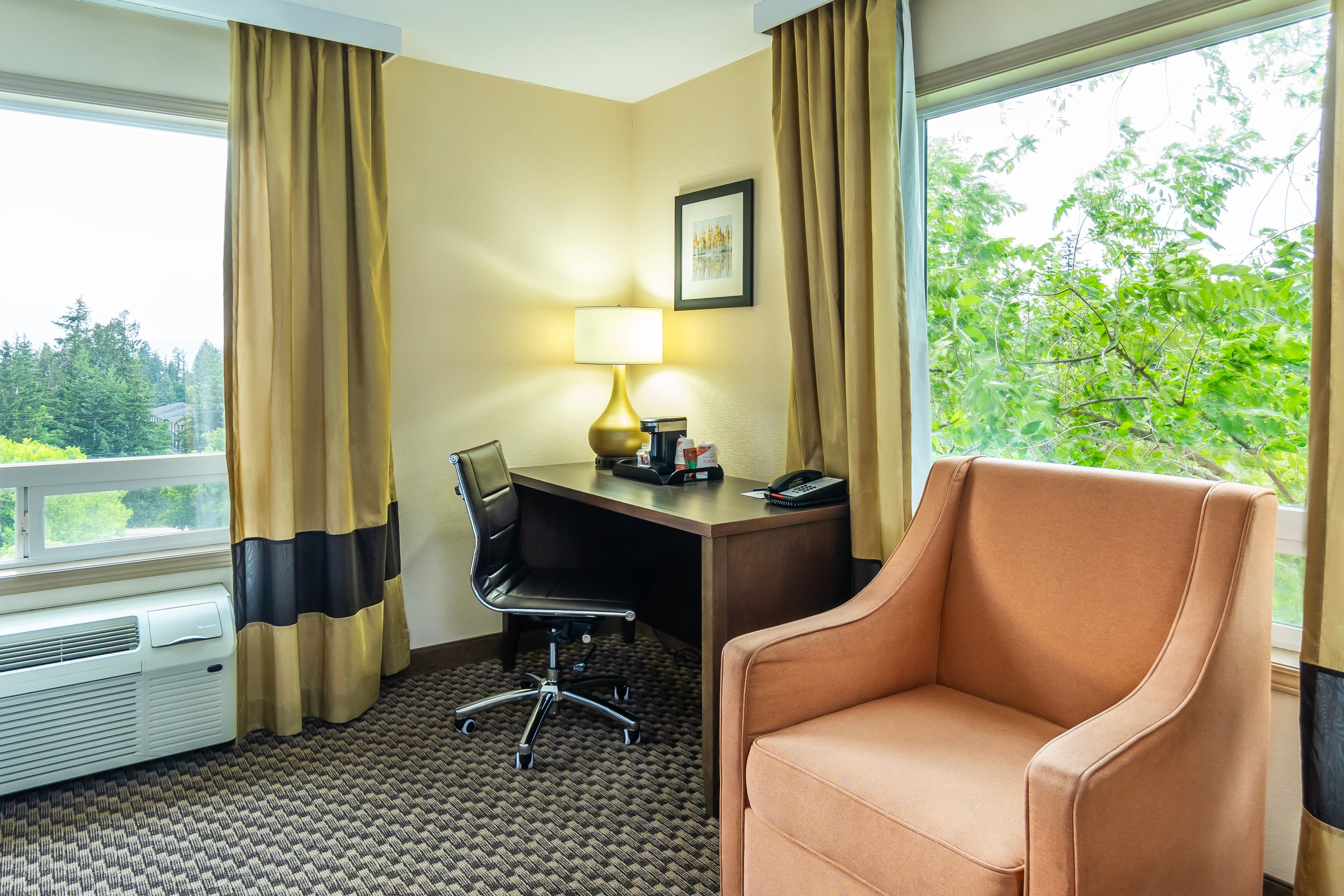 Comfort Inn & Suites — 6