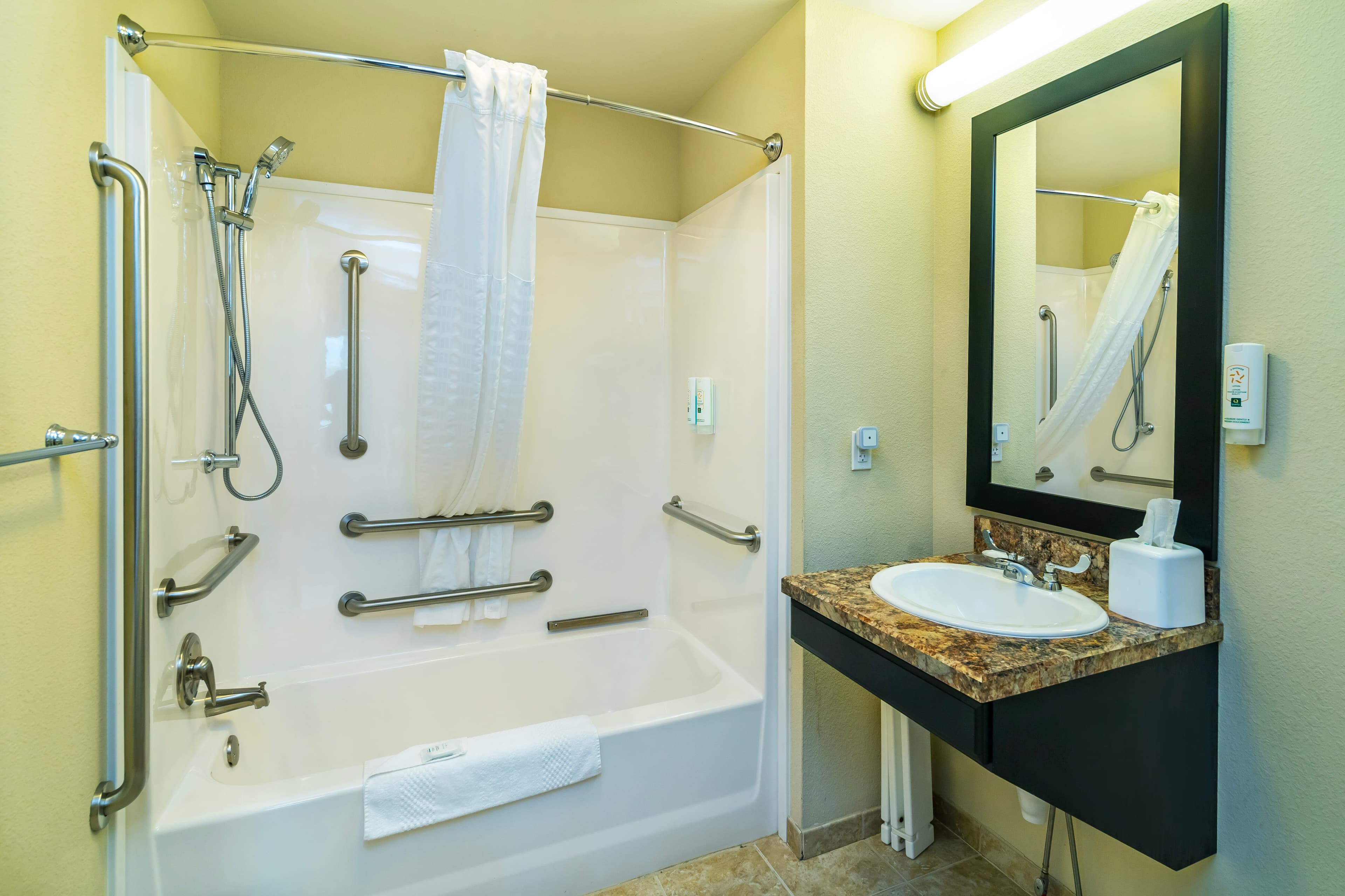 Quality Inn & Suites - Image 5