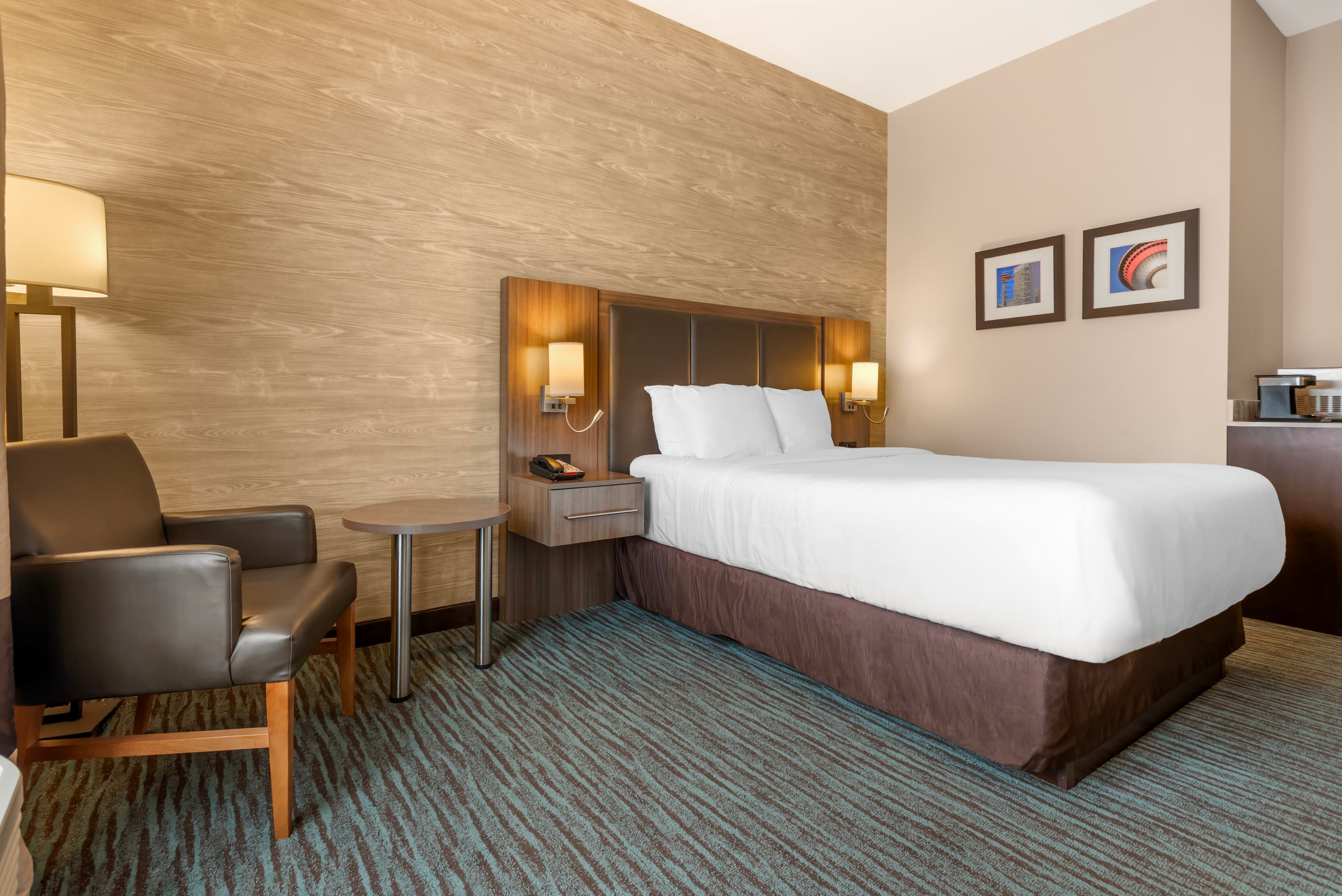 Comfort Inn & Suites Airport North - Image 3