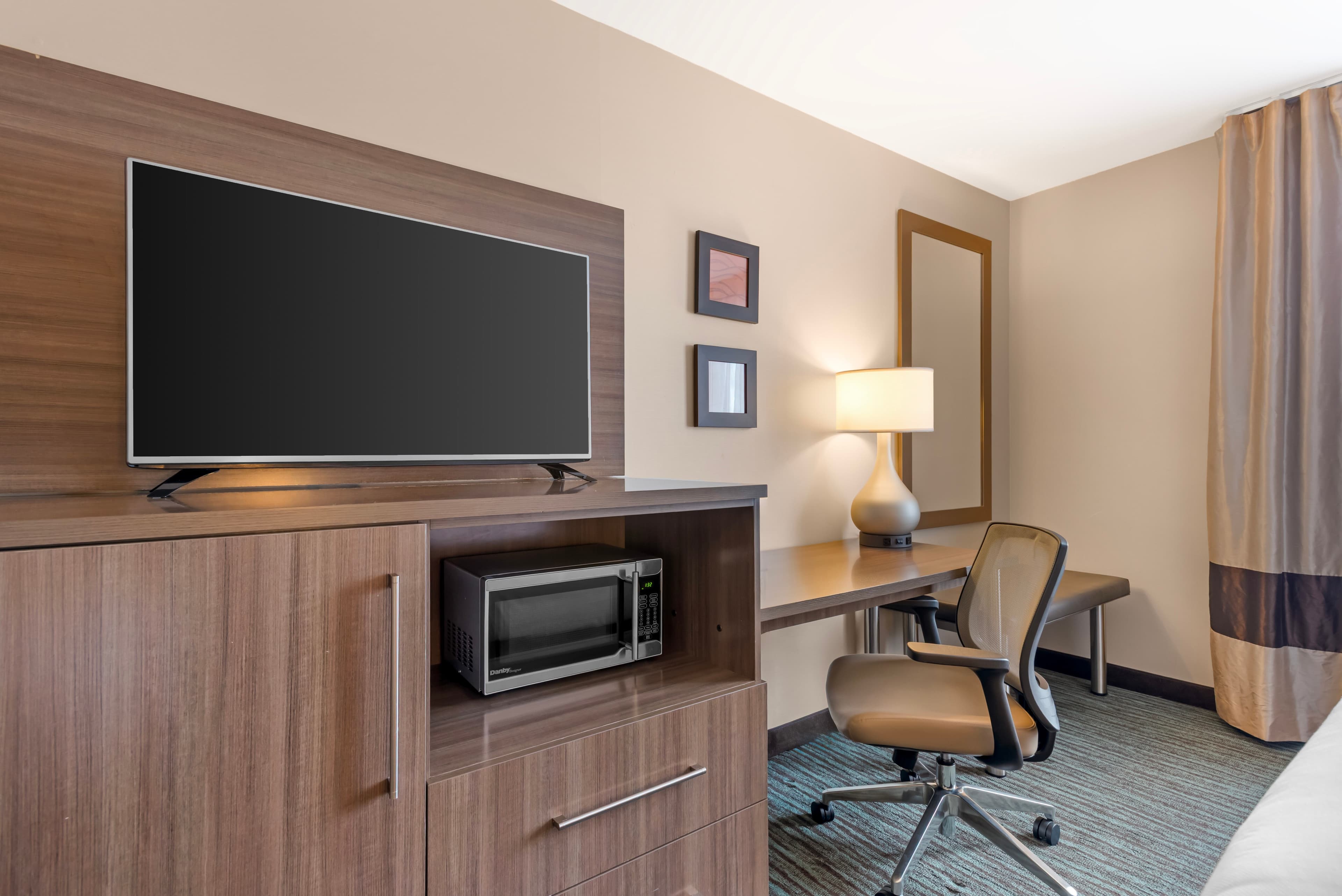 Comfort Inn & Suites Airport North — 16