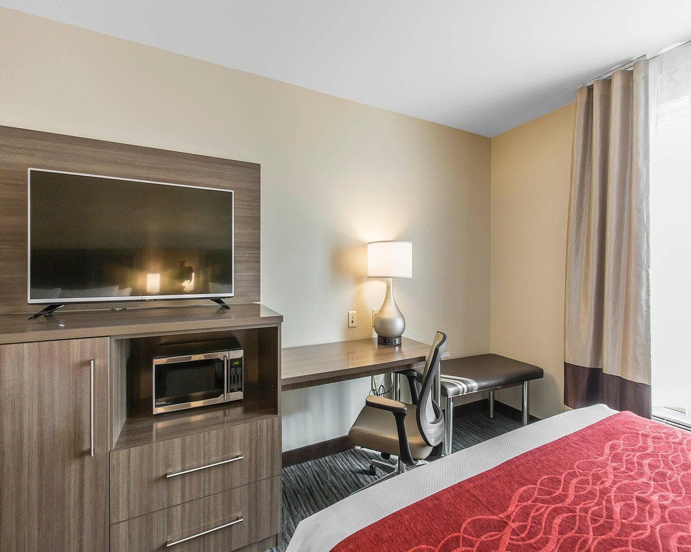Comfort Inn & Suites Airport North - Image 5