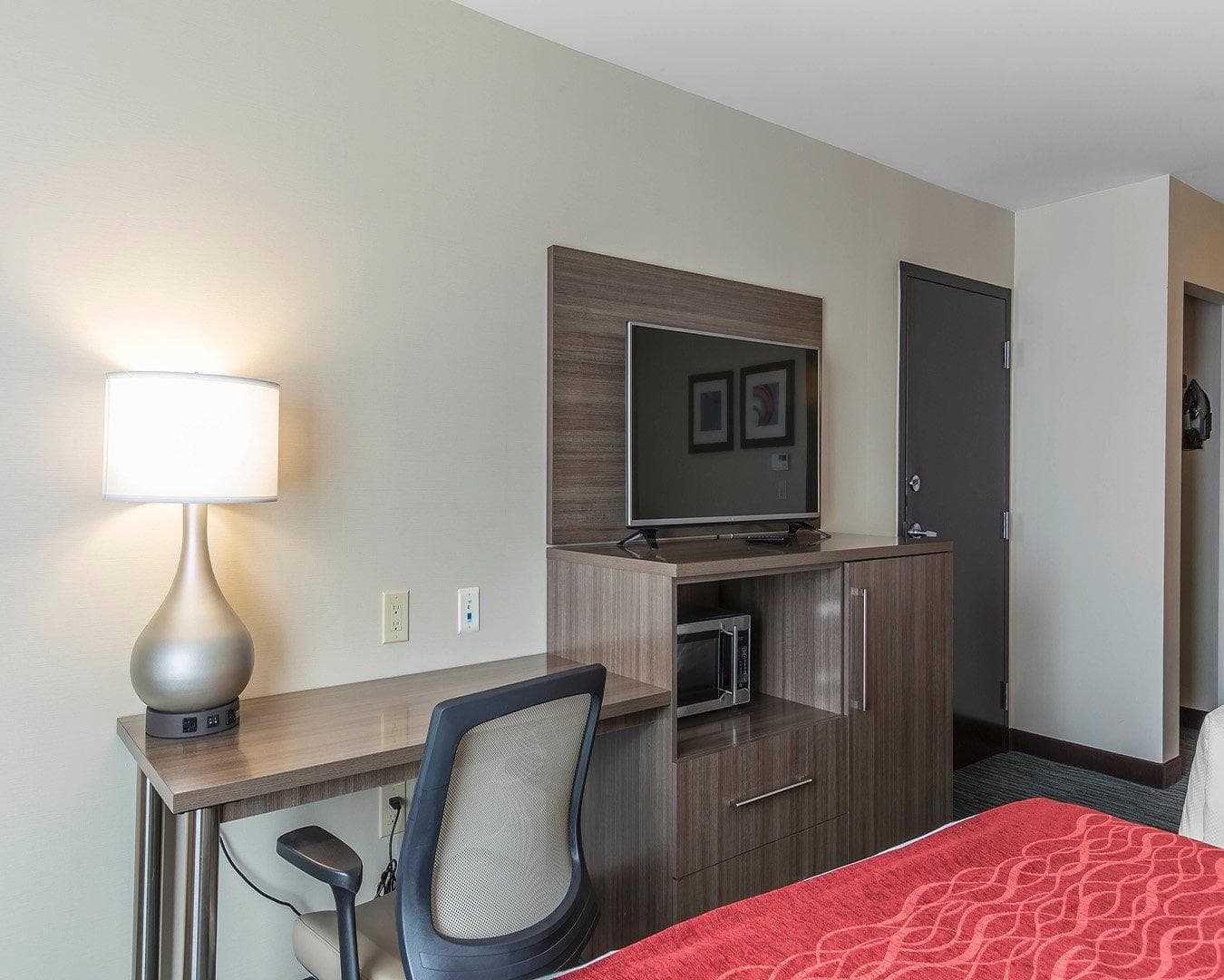 Comfort Inn & Suites Airport North — 7