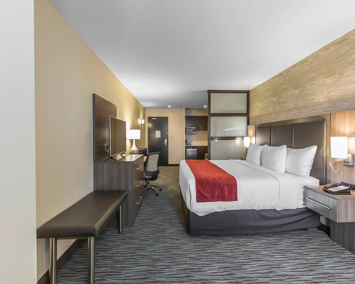 Comfort Inn & Suites Airport North — 8