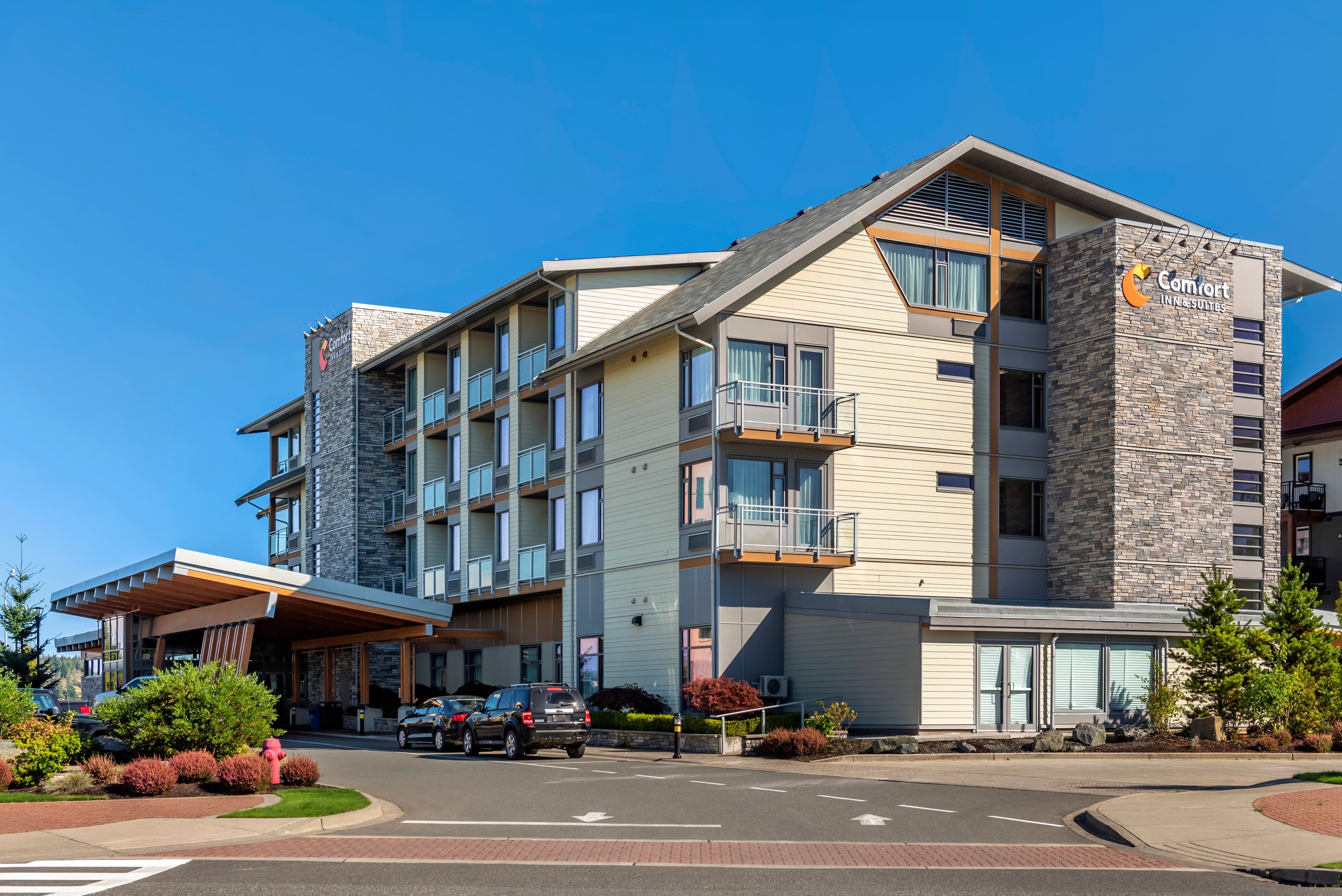 Comfort Inn & Suites - Image 1