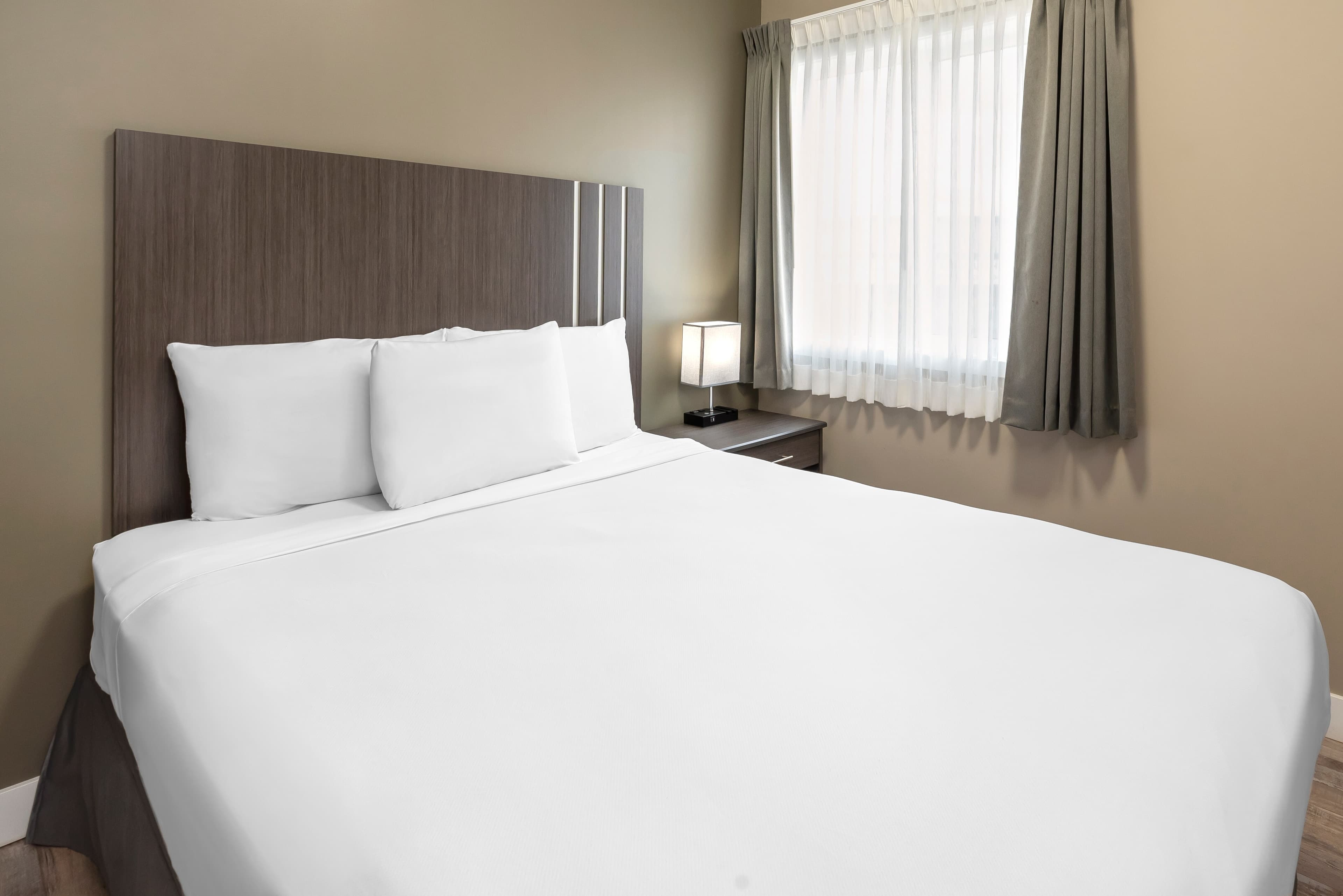 Econo Lodge - Image 2