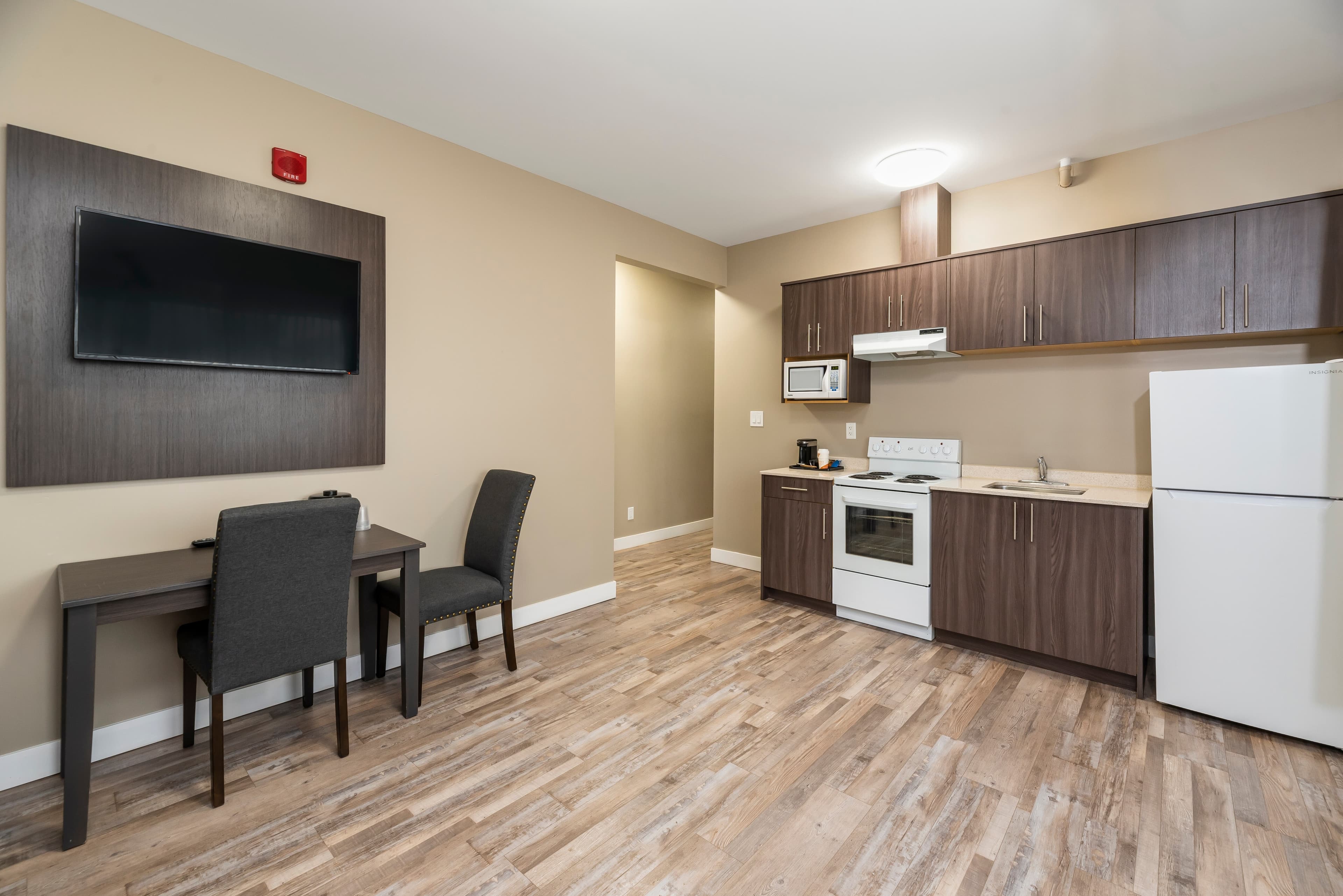 Econo Lodge - Image 3