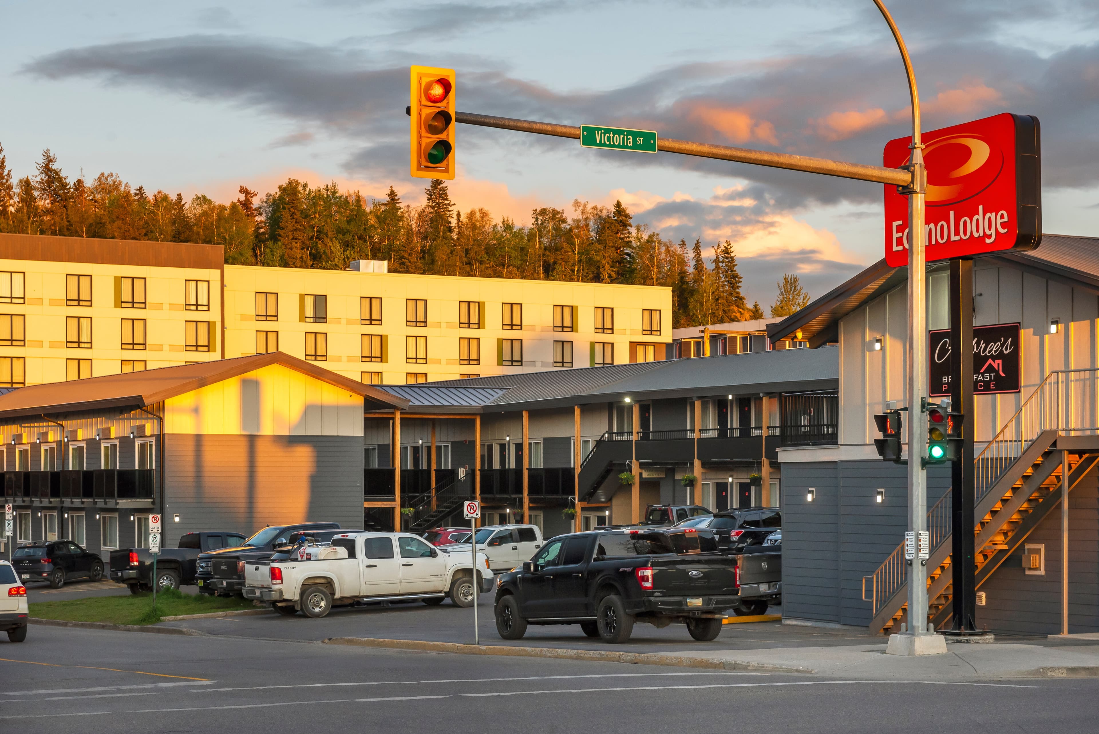 Econo Lodge - Image 1