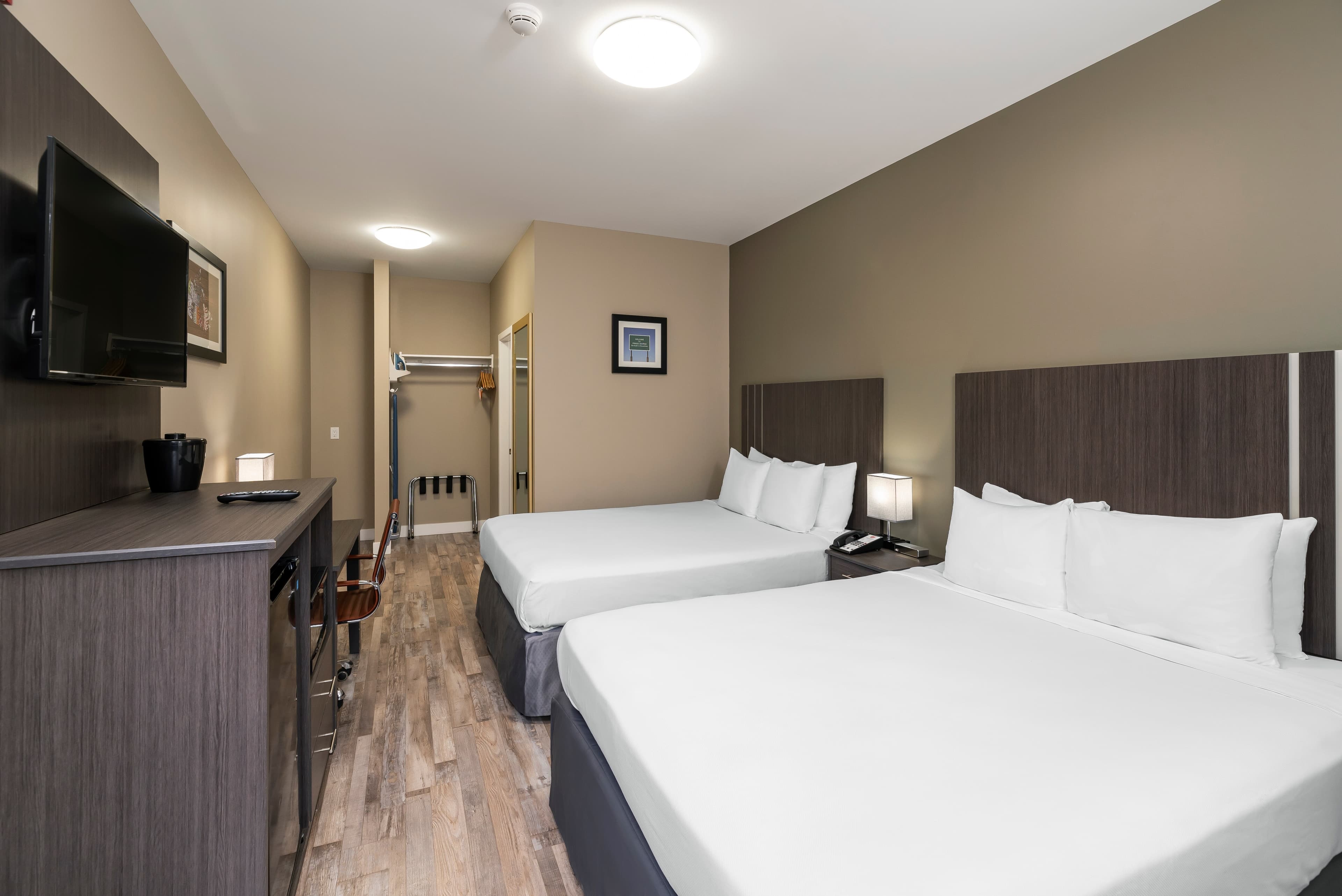 Econo Lodge — 7