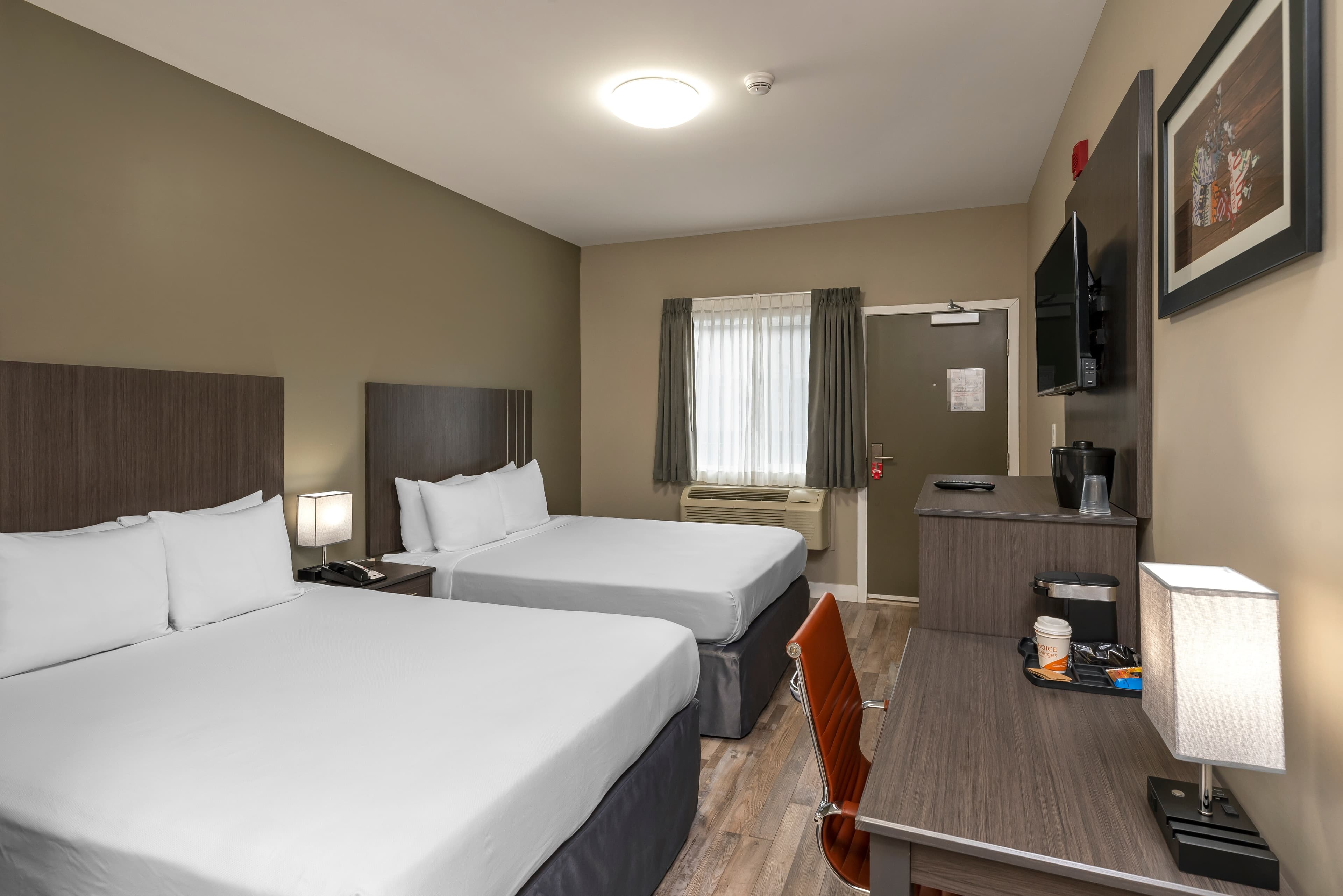 Econo Lodge — 8