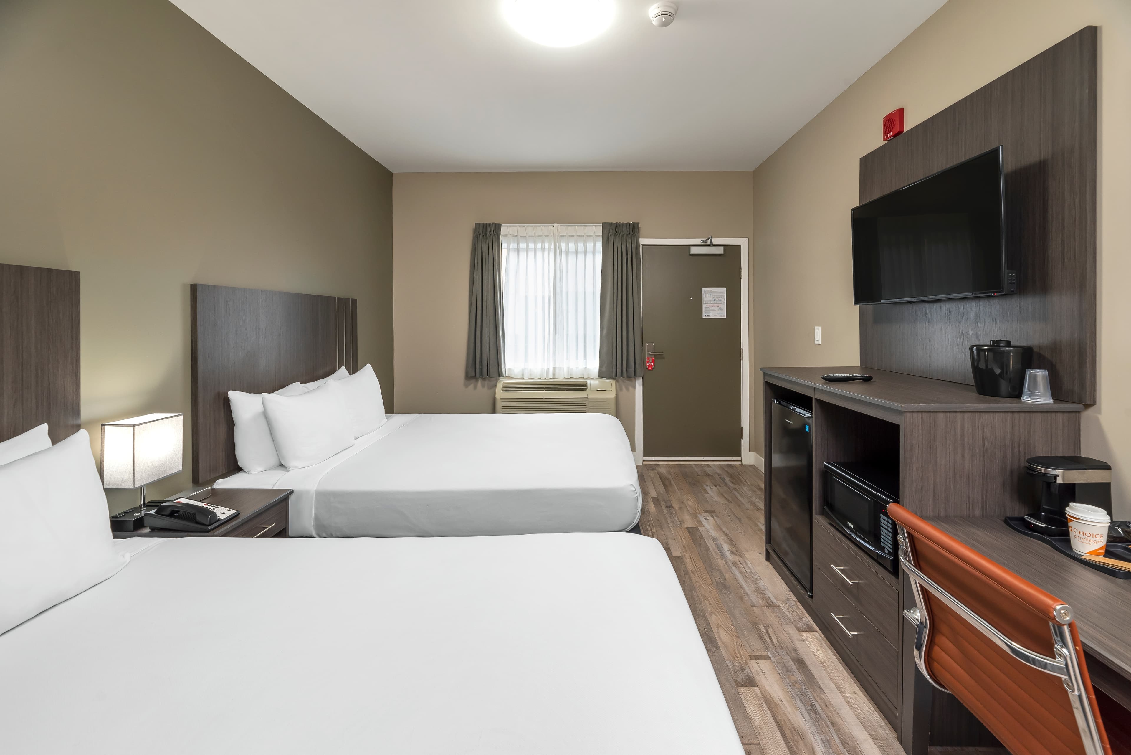 Econo Lodge — 9