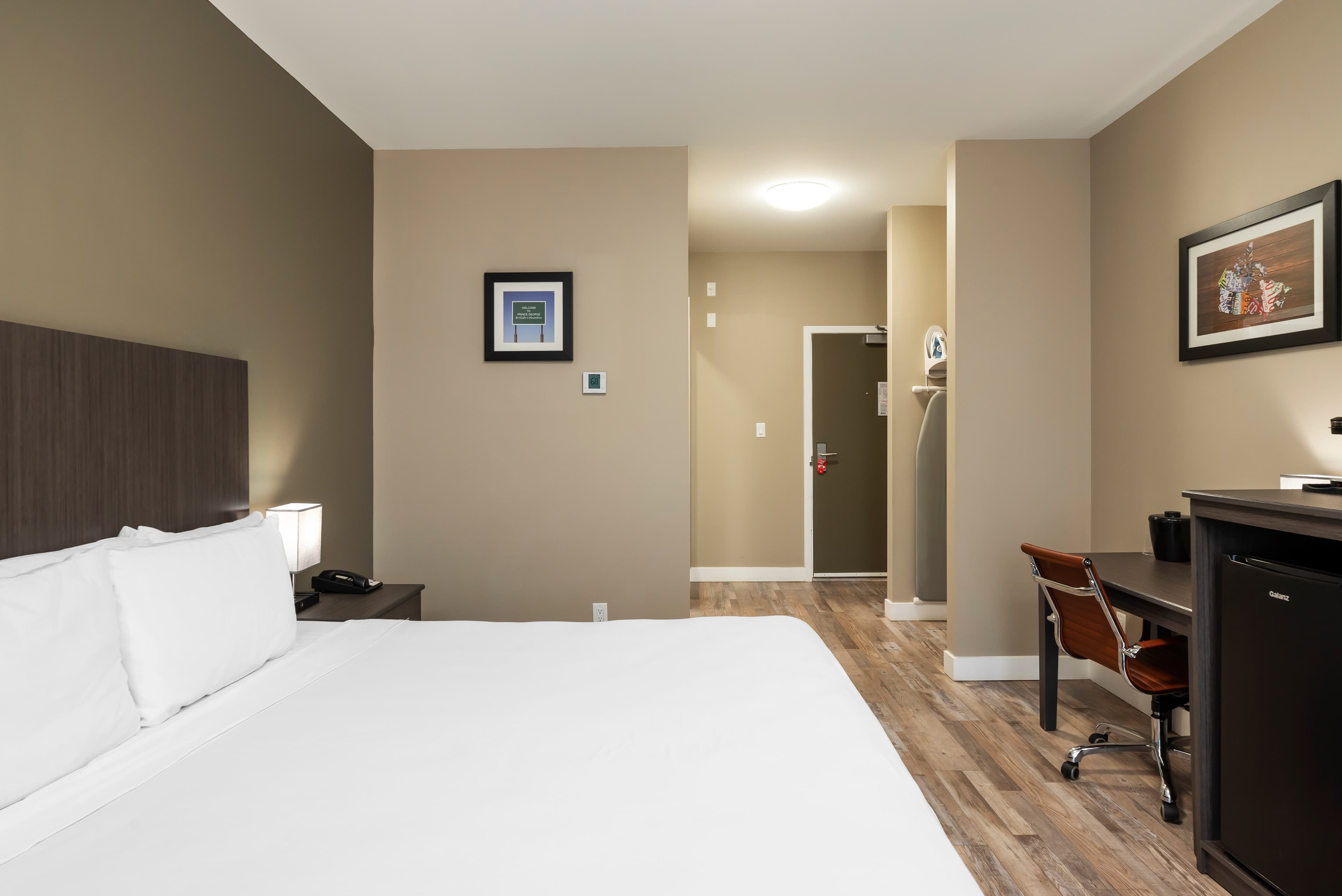 Econo Lodge — 13