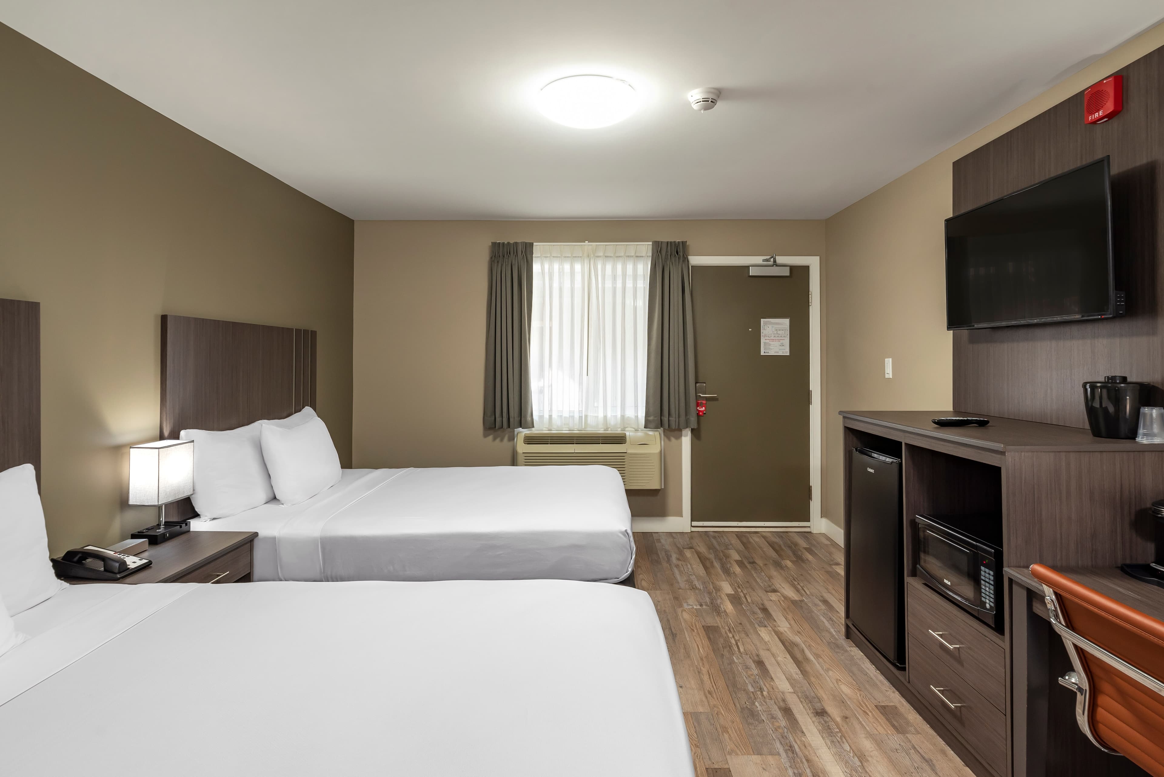 Econo Lodge — 14