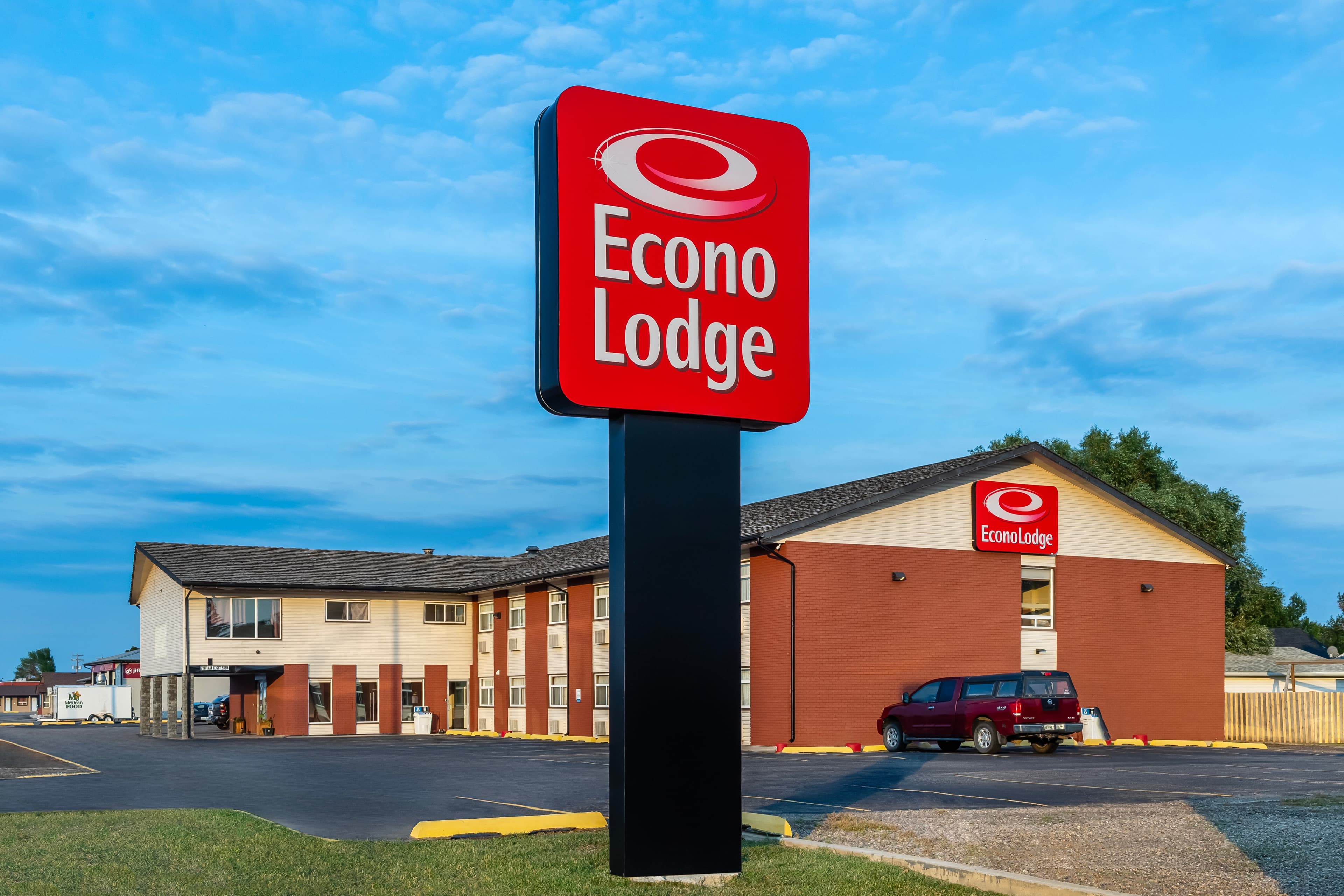 Econo Lodge - Image 1