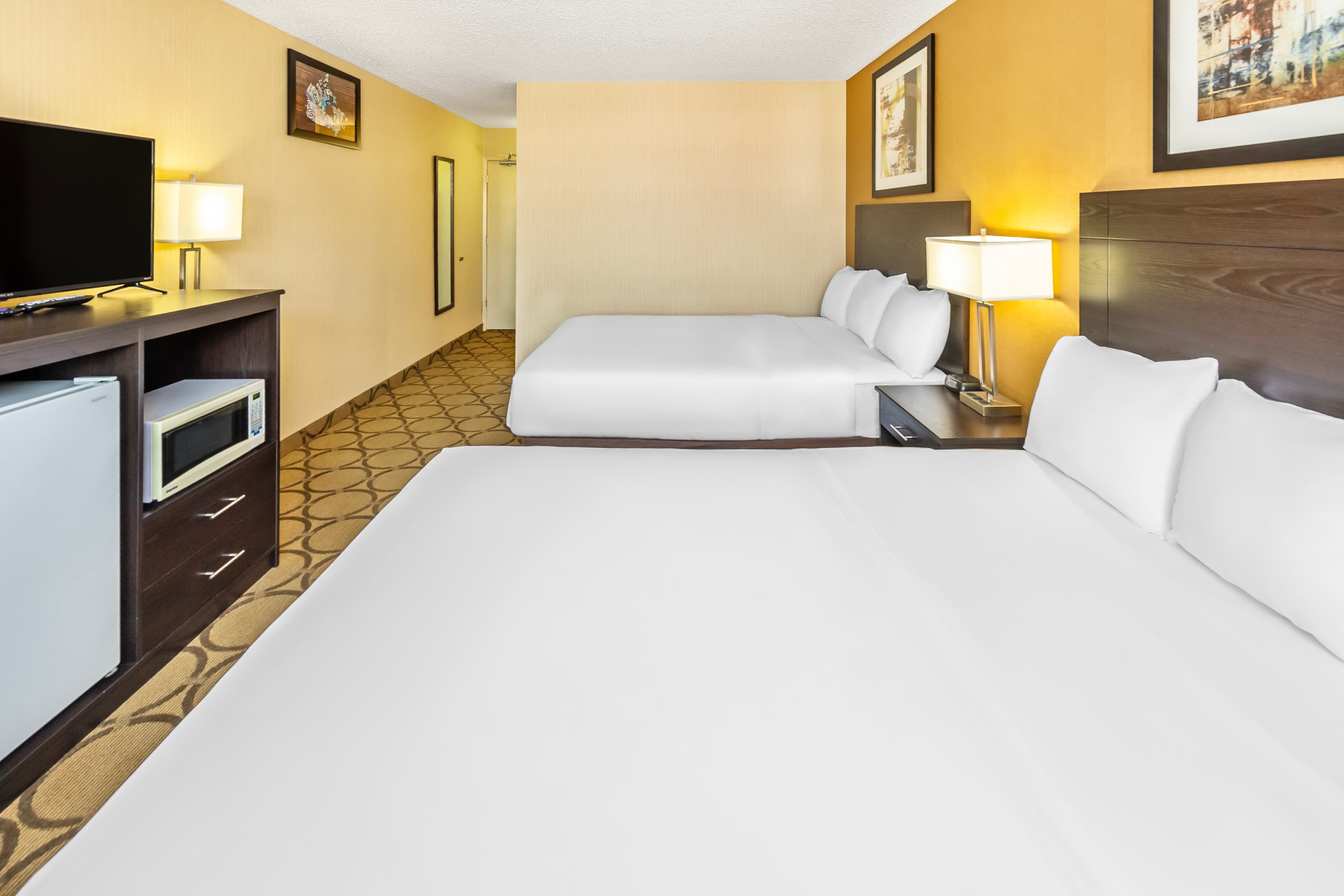 Econo Lodge - Image 2