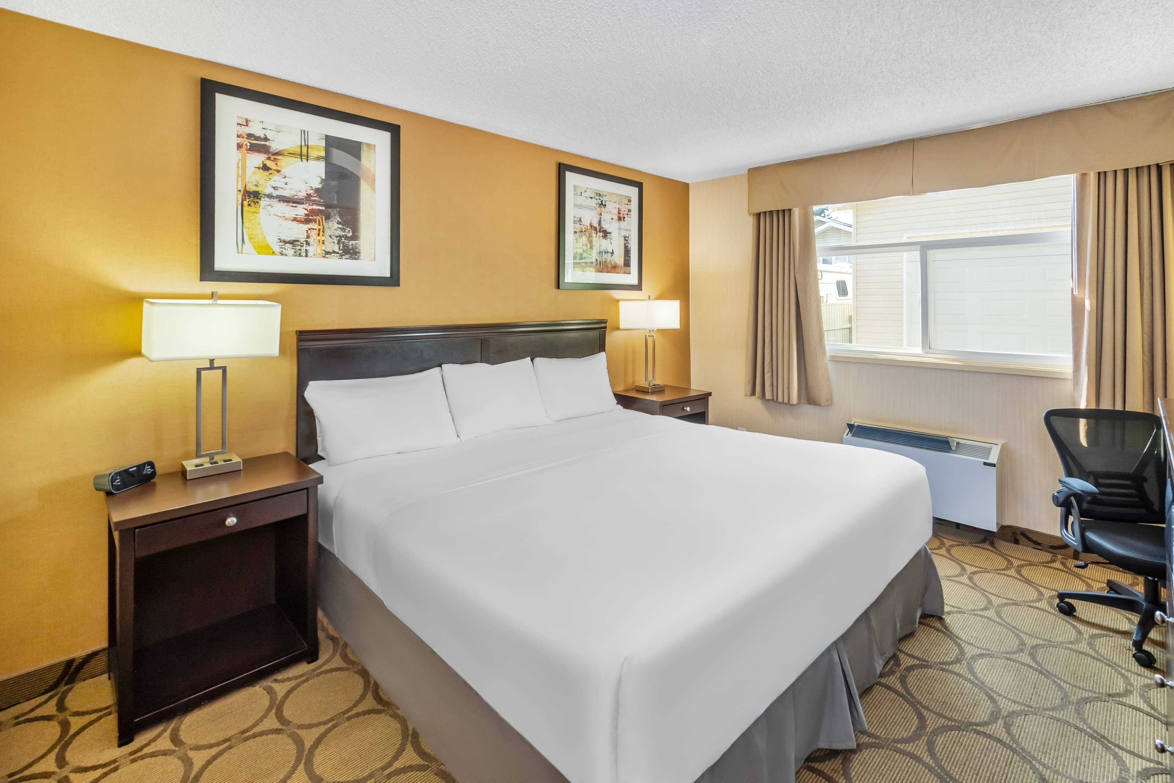 Econo Lodge — 7