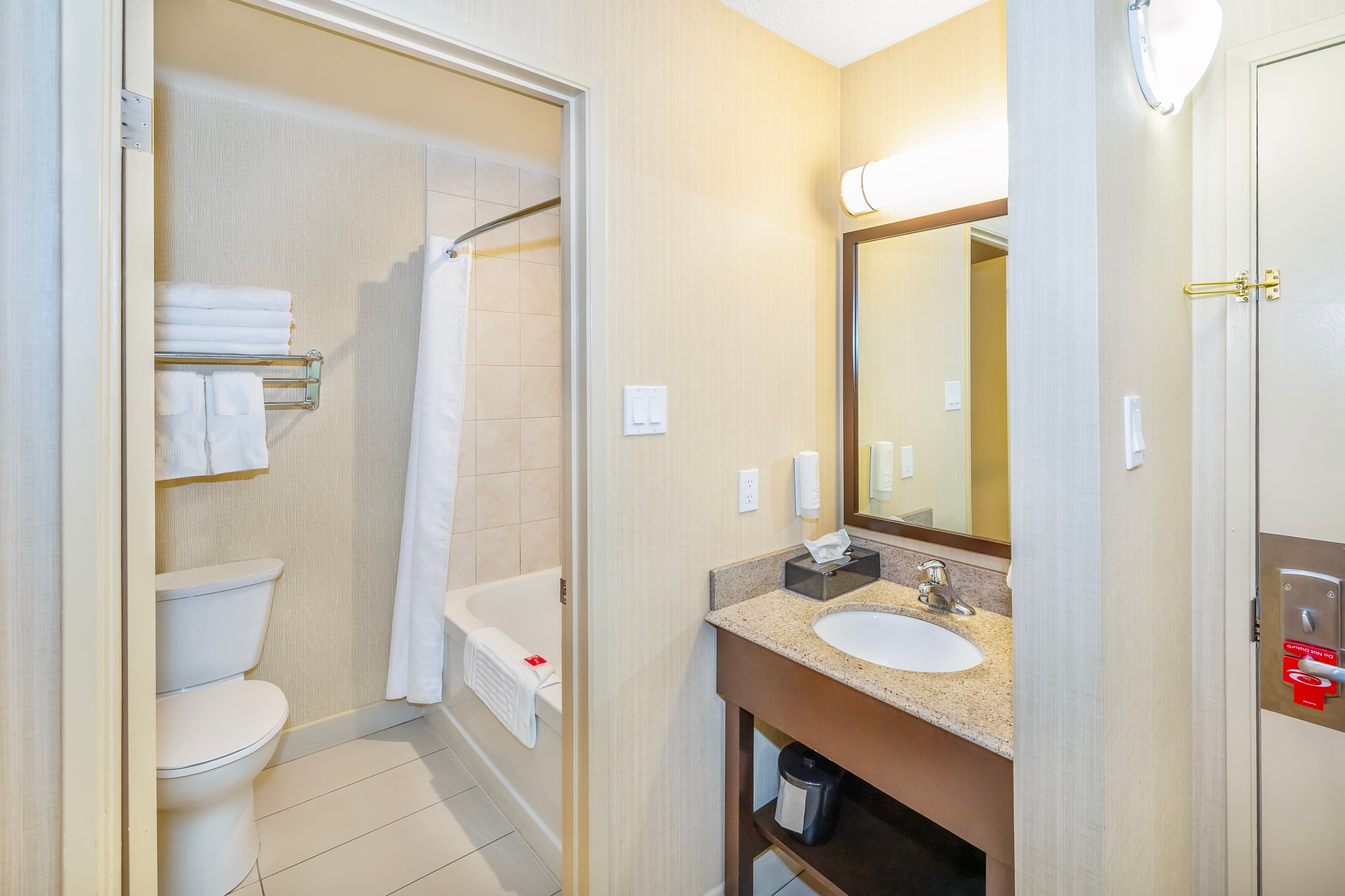 Econo Lodge — 9