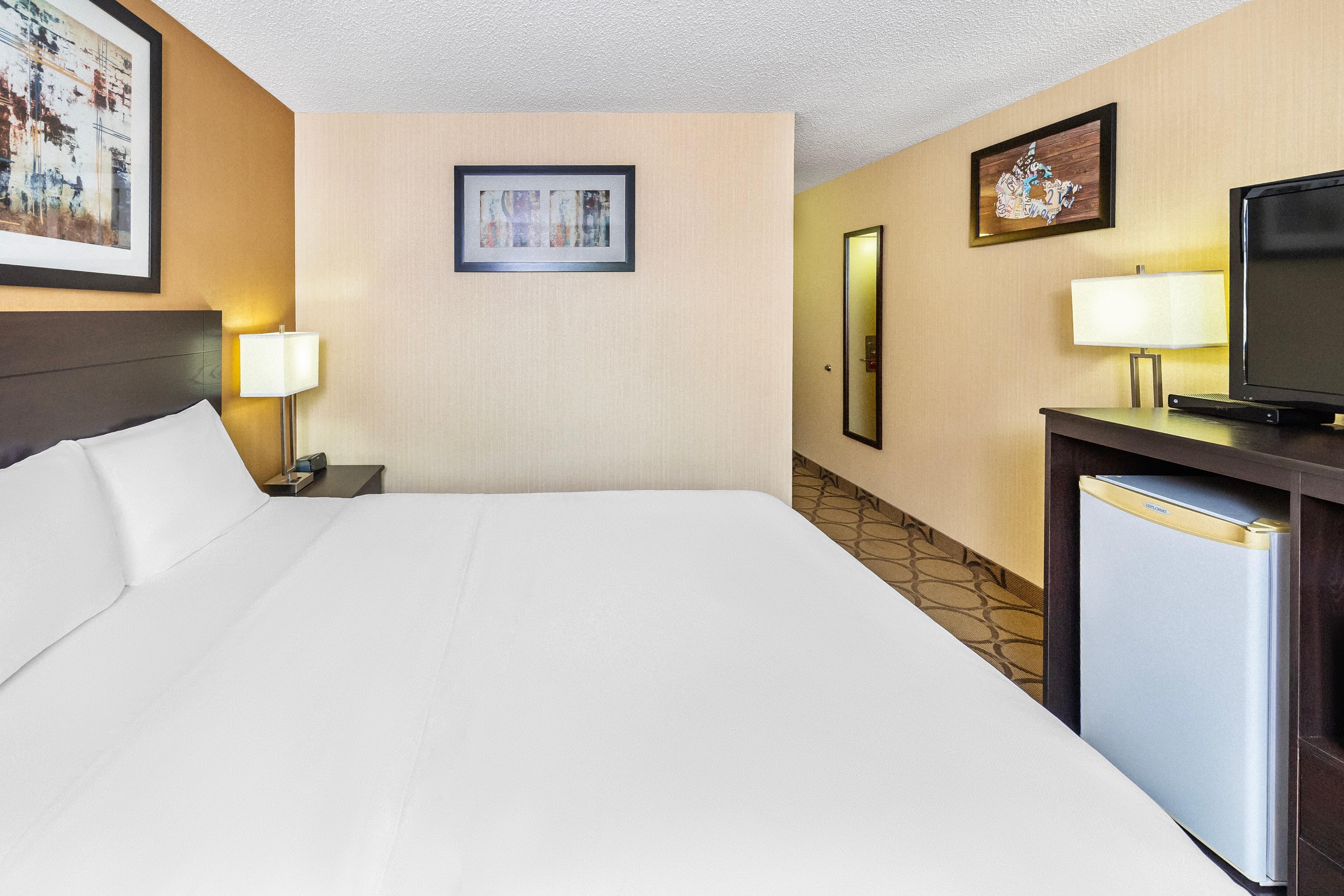 Econo Lodge — 10