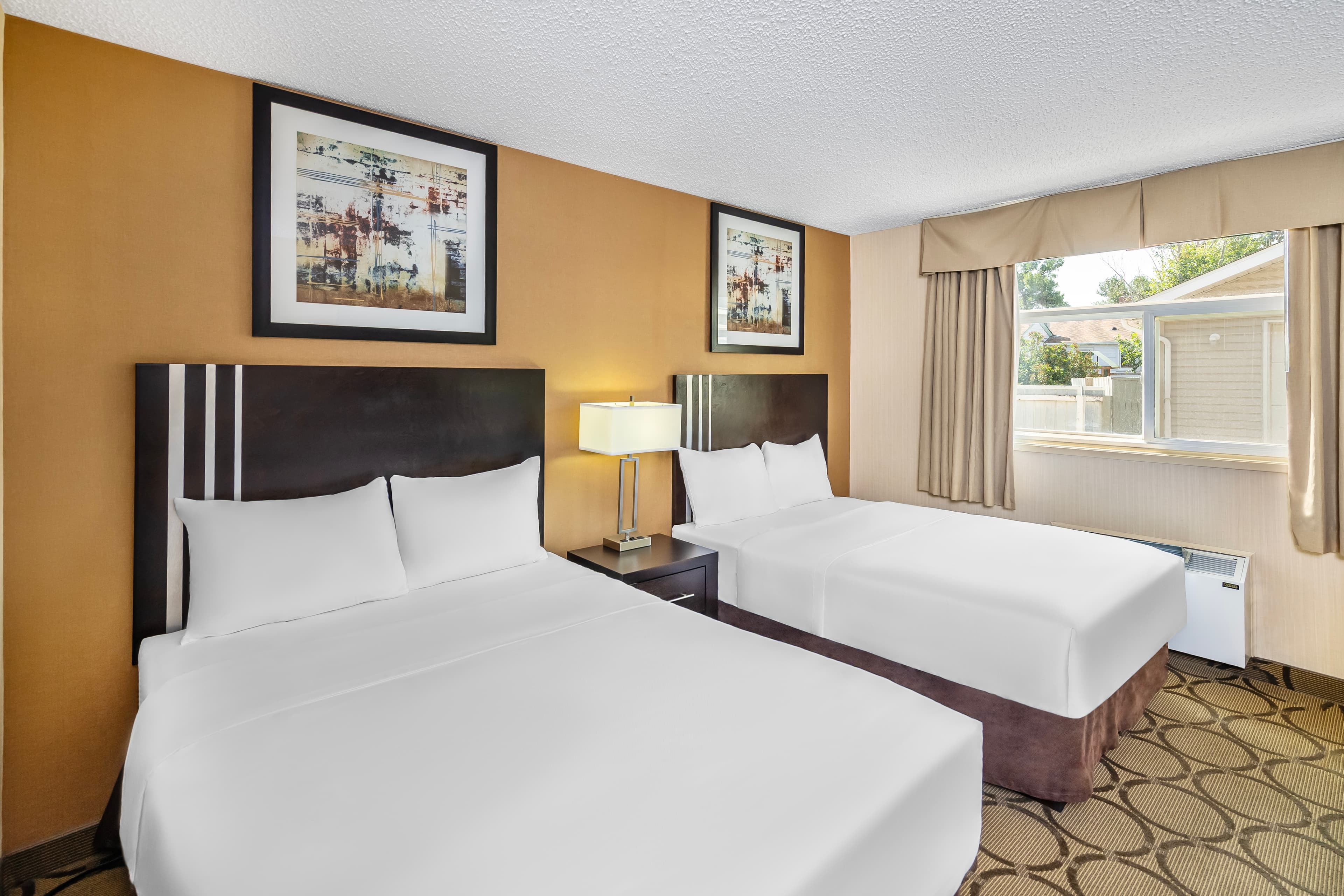 Econo Lodge — 13