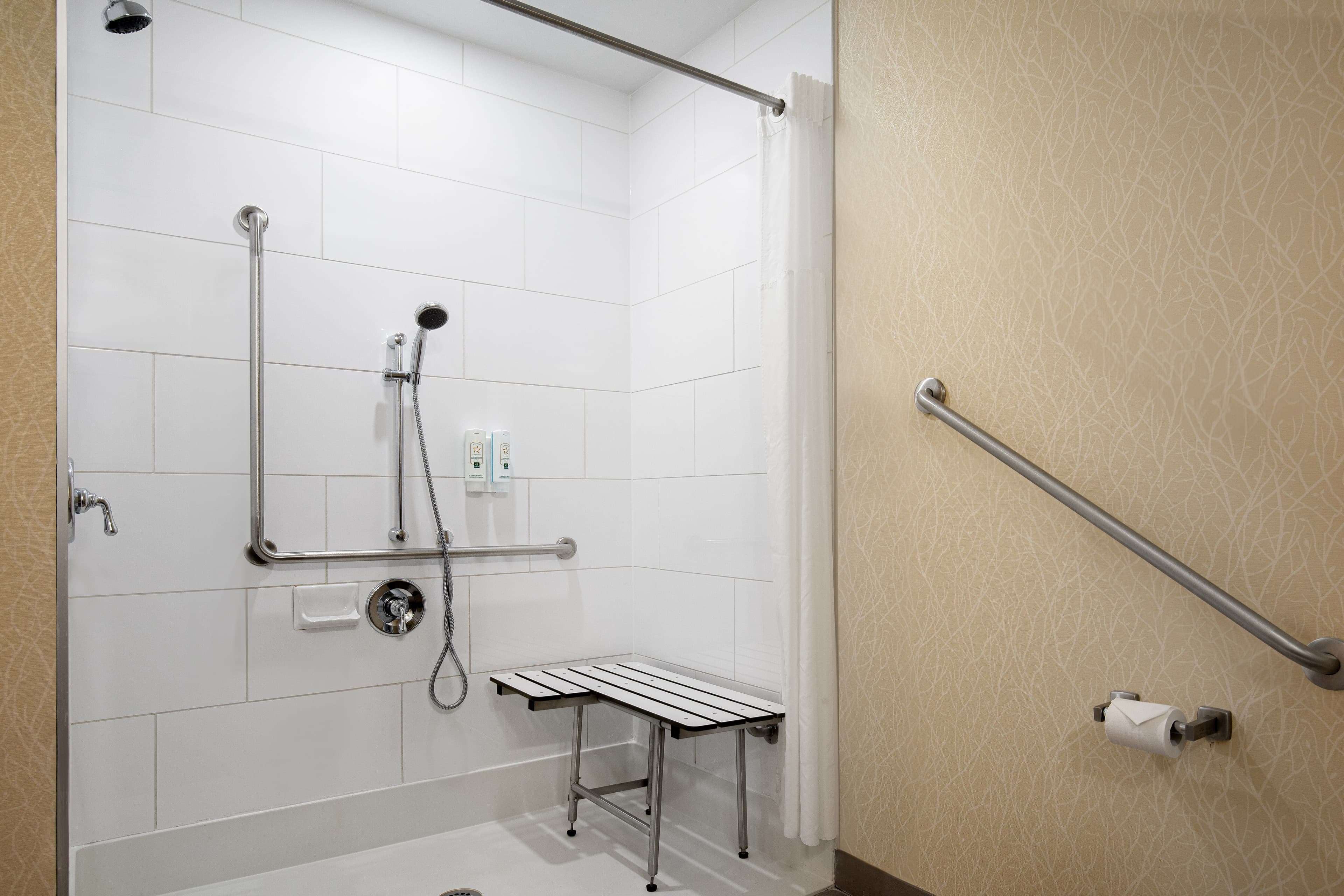 Quality Inn & Suites - Image 3