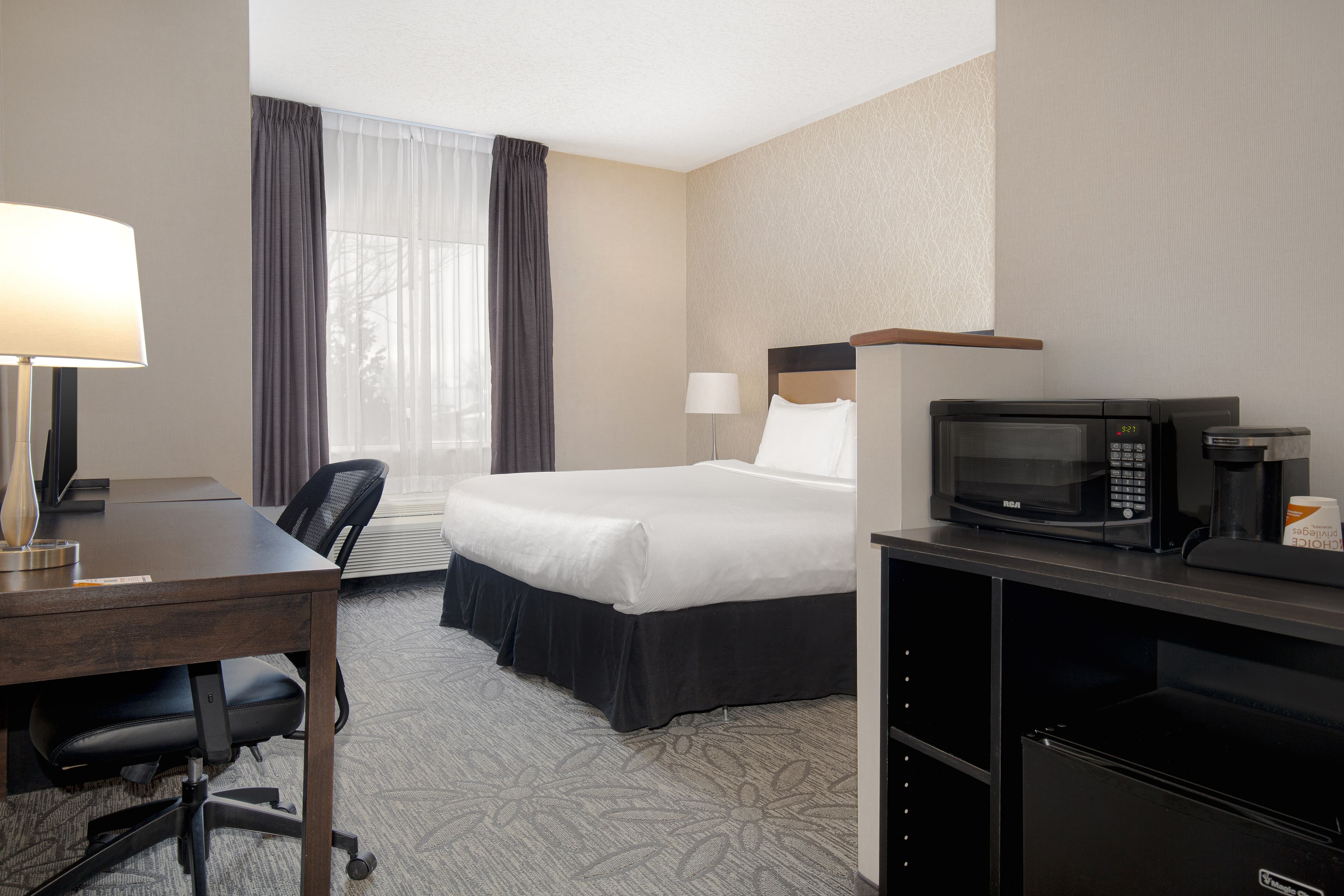Quality Inn & Suites - Image 4