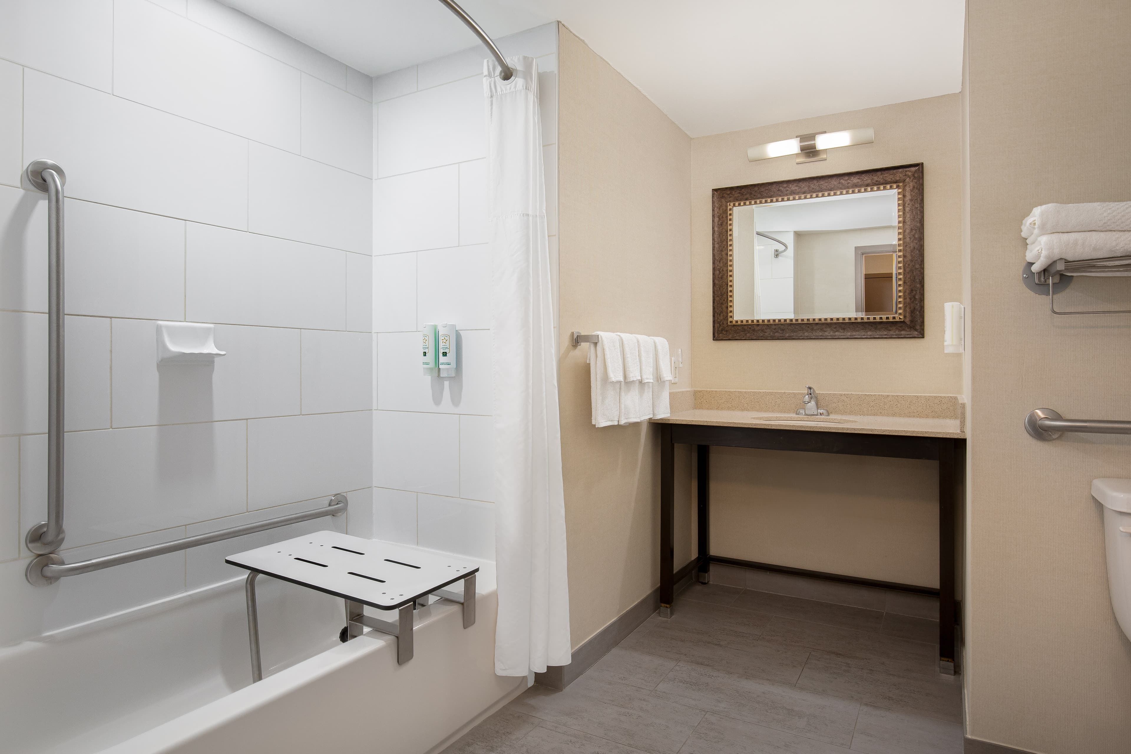 Quality Inn & Suites - Image 5