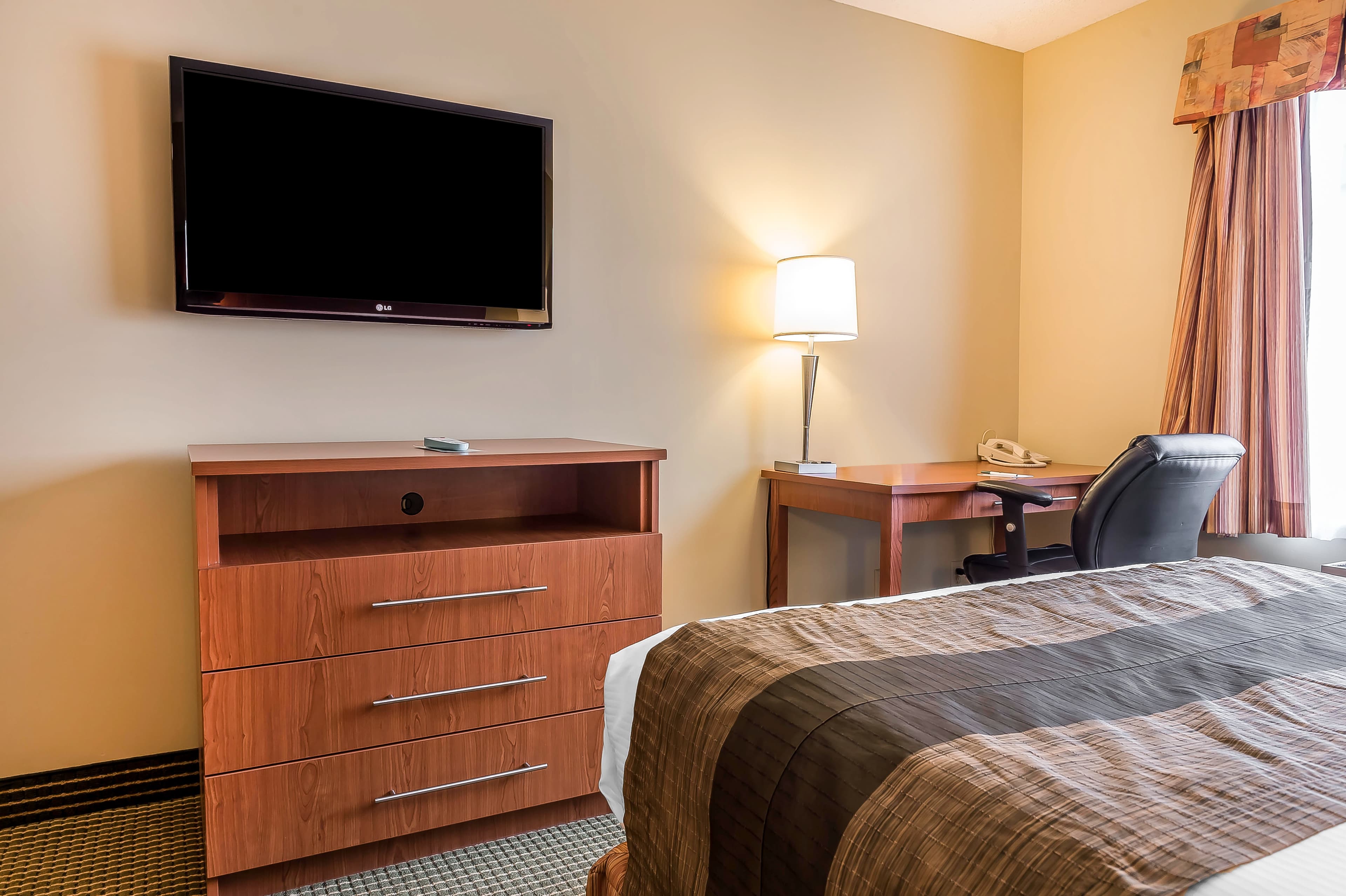 Quality Inn & Suites - Image 5