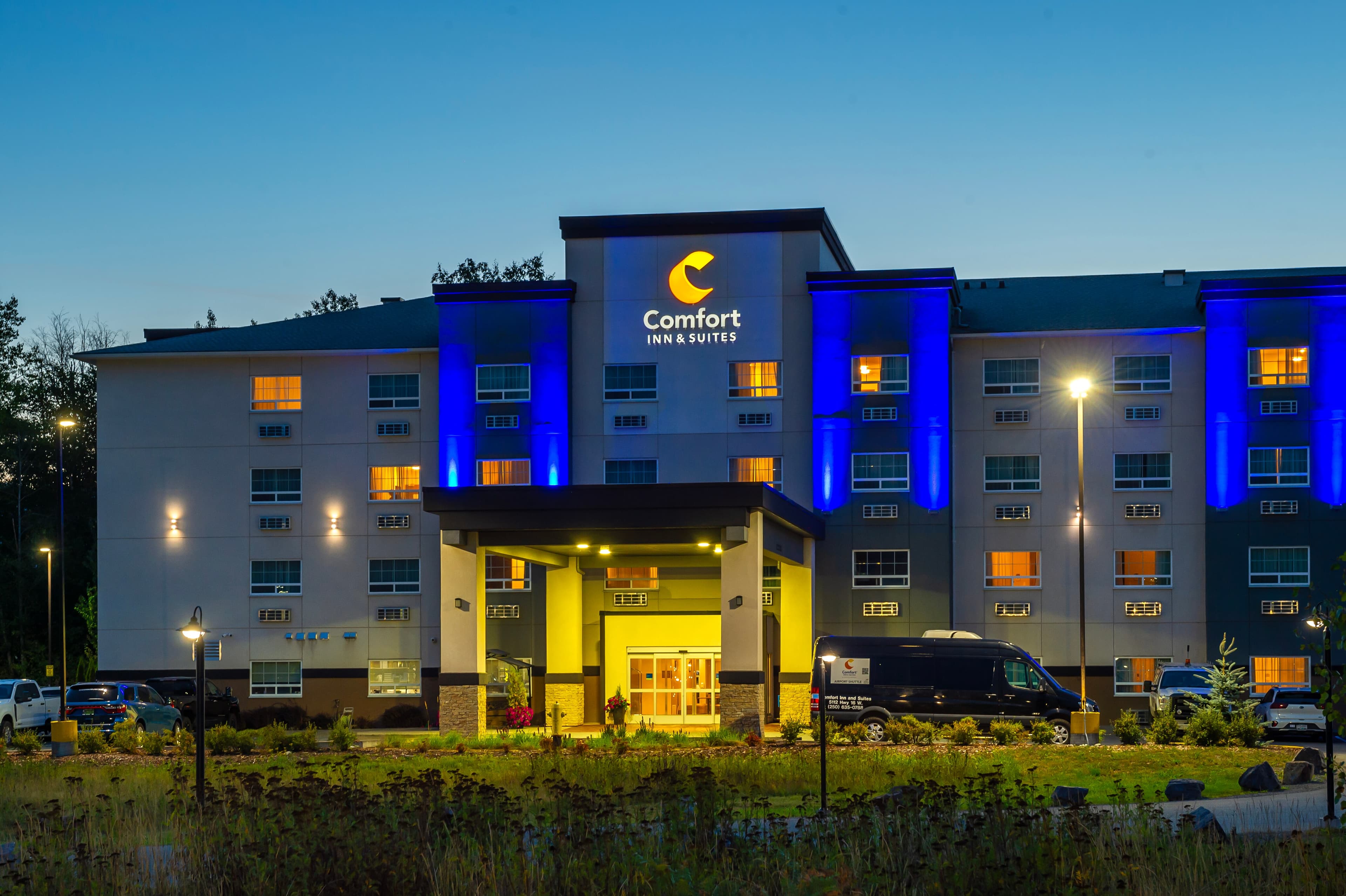 Comfort Inn & Suites - Image 1