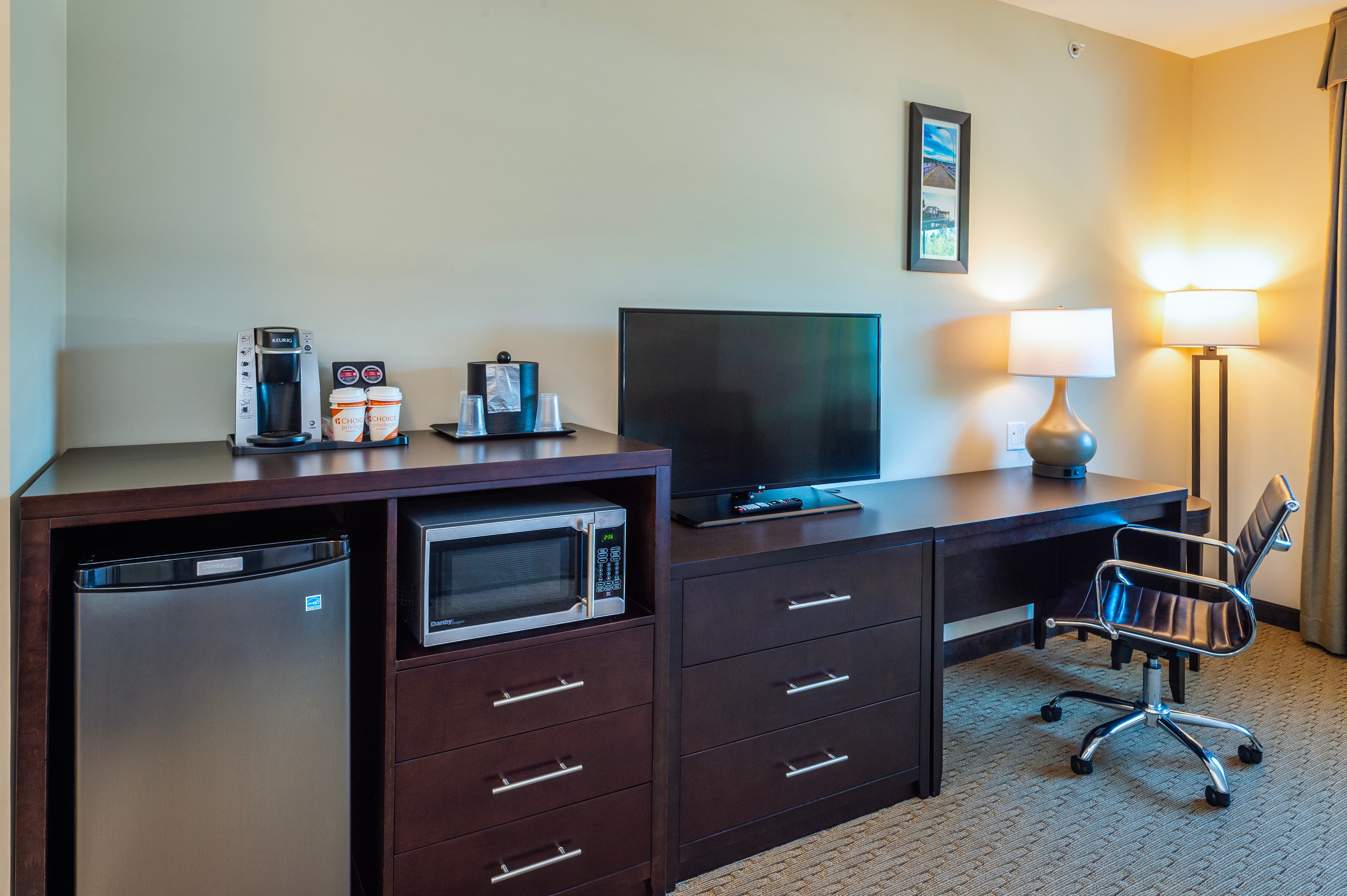 Comfort Inn & Suites - Image 3