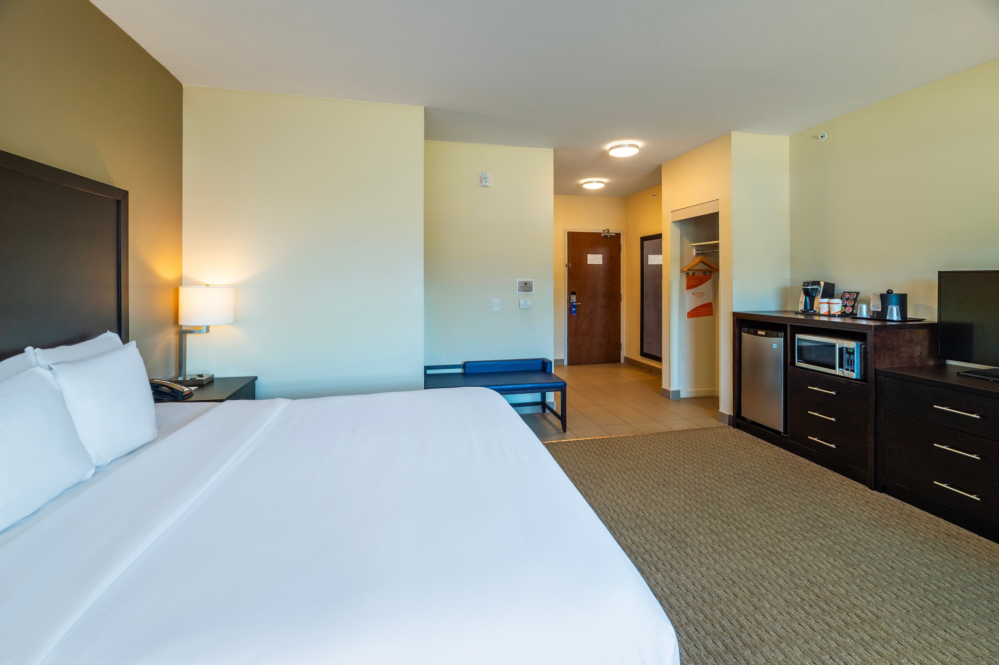 Comfort Inn & Suites - Image 5
