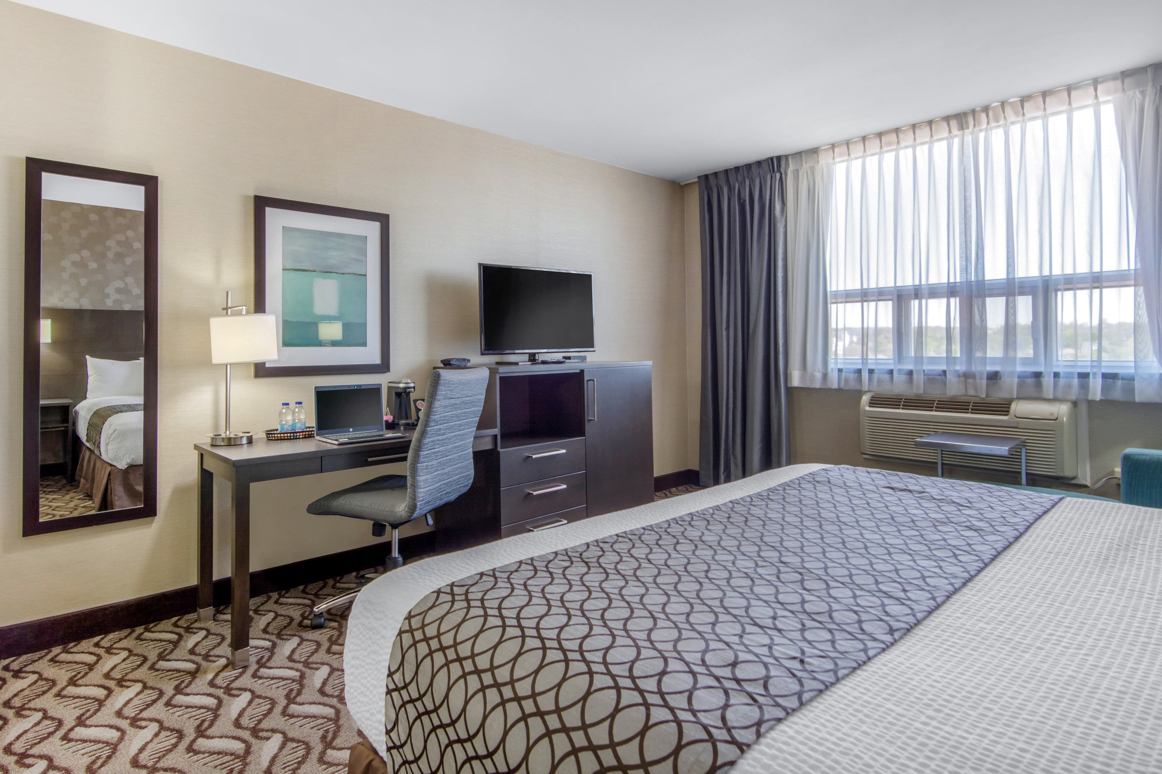 Clarion Hotel - Image 3