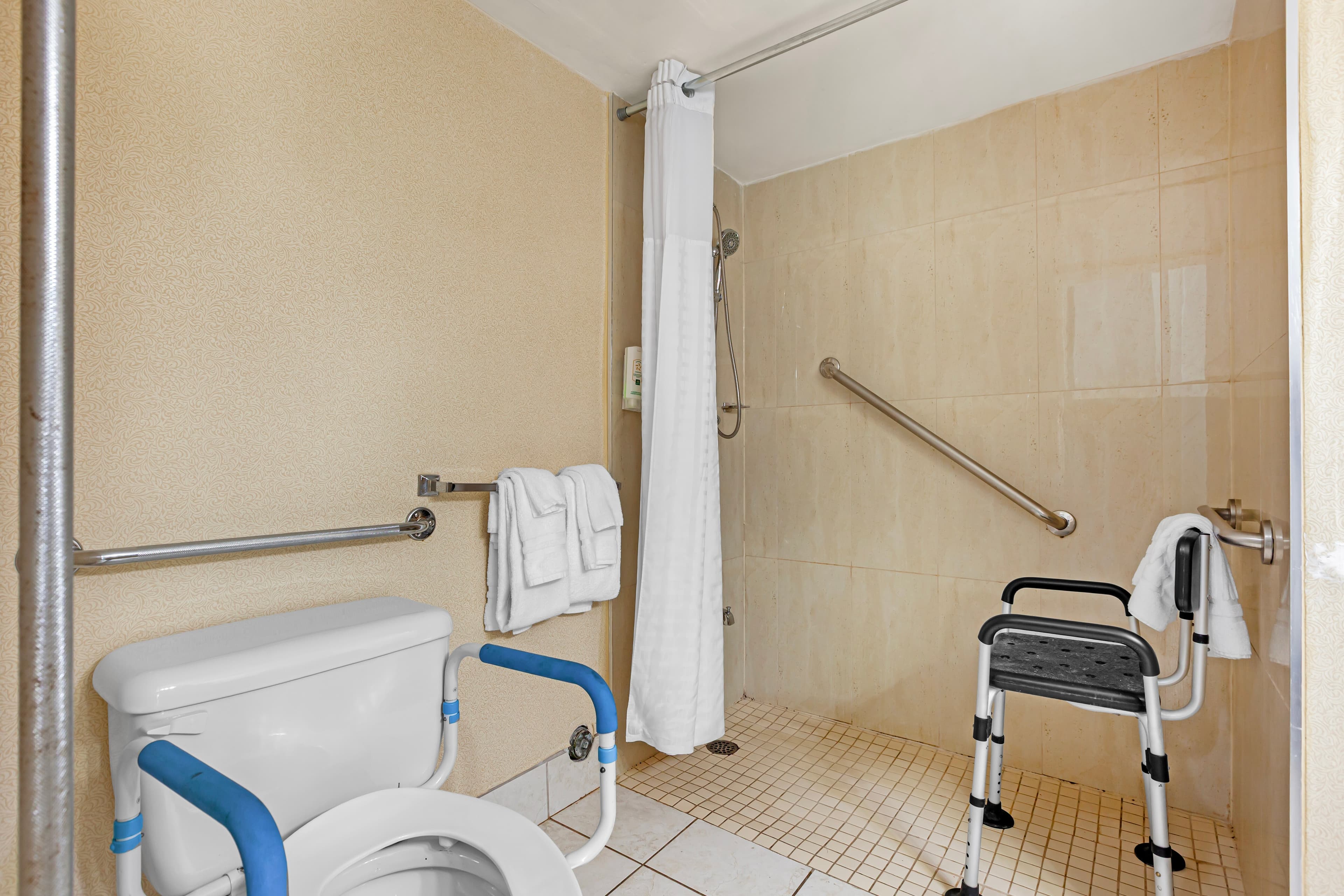 Quality Inn & Suites - Image 5