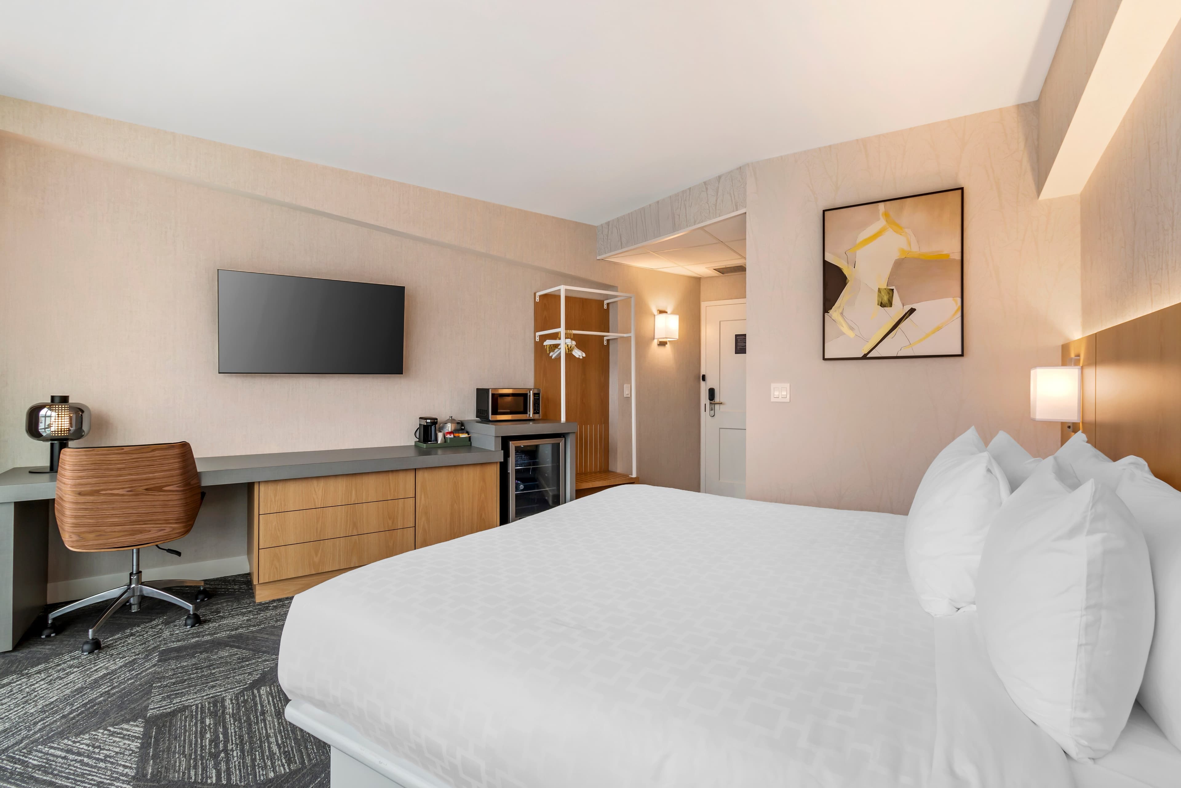 Clarion Lakeside Inn & Conference Centre - Image 2