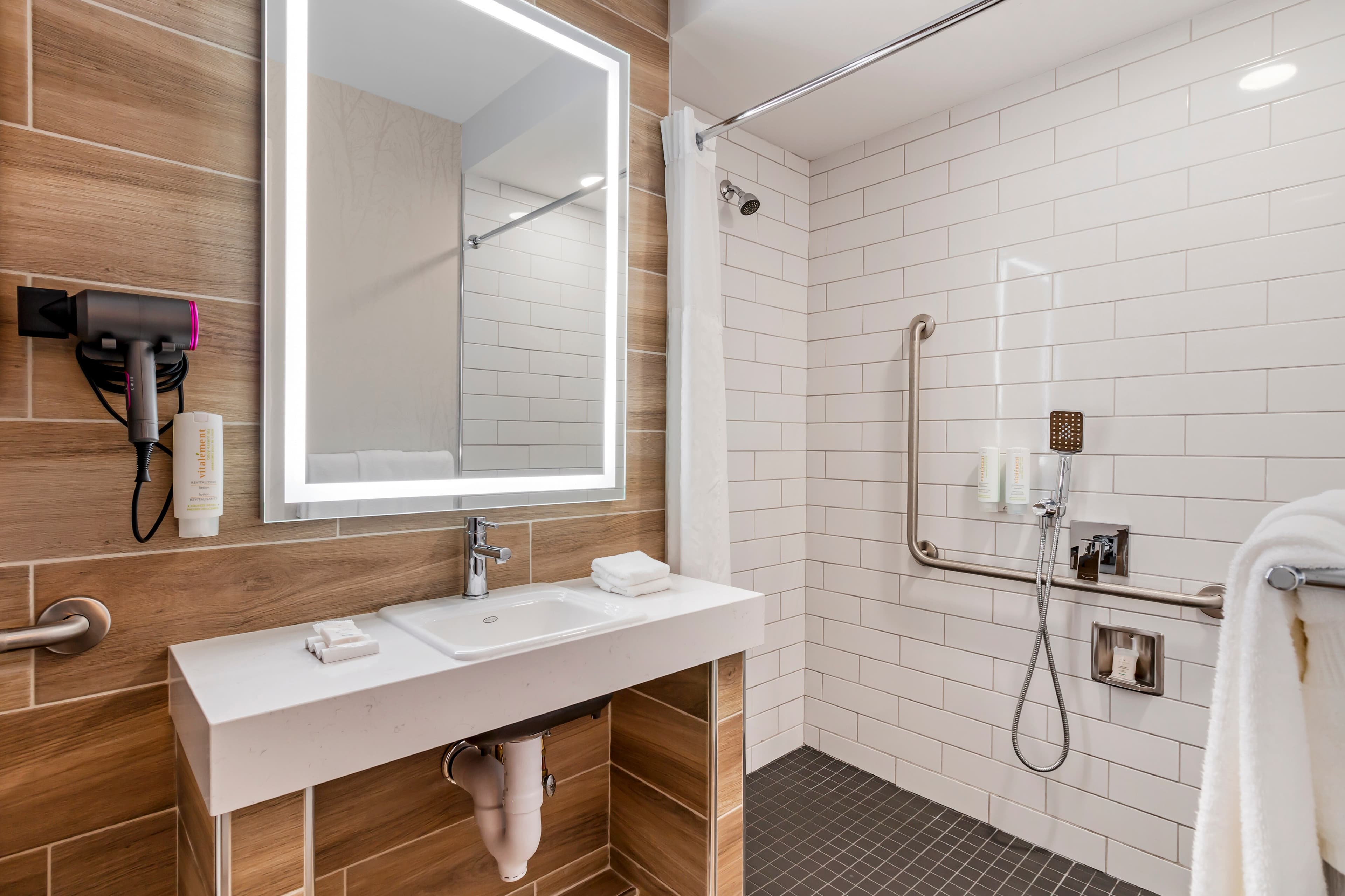 Clarion Lakeside Inn & Conference Centre — 13