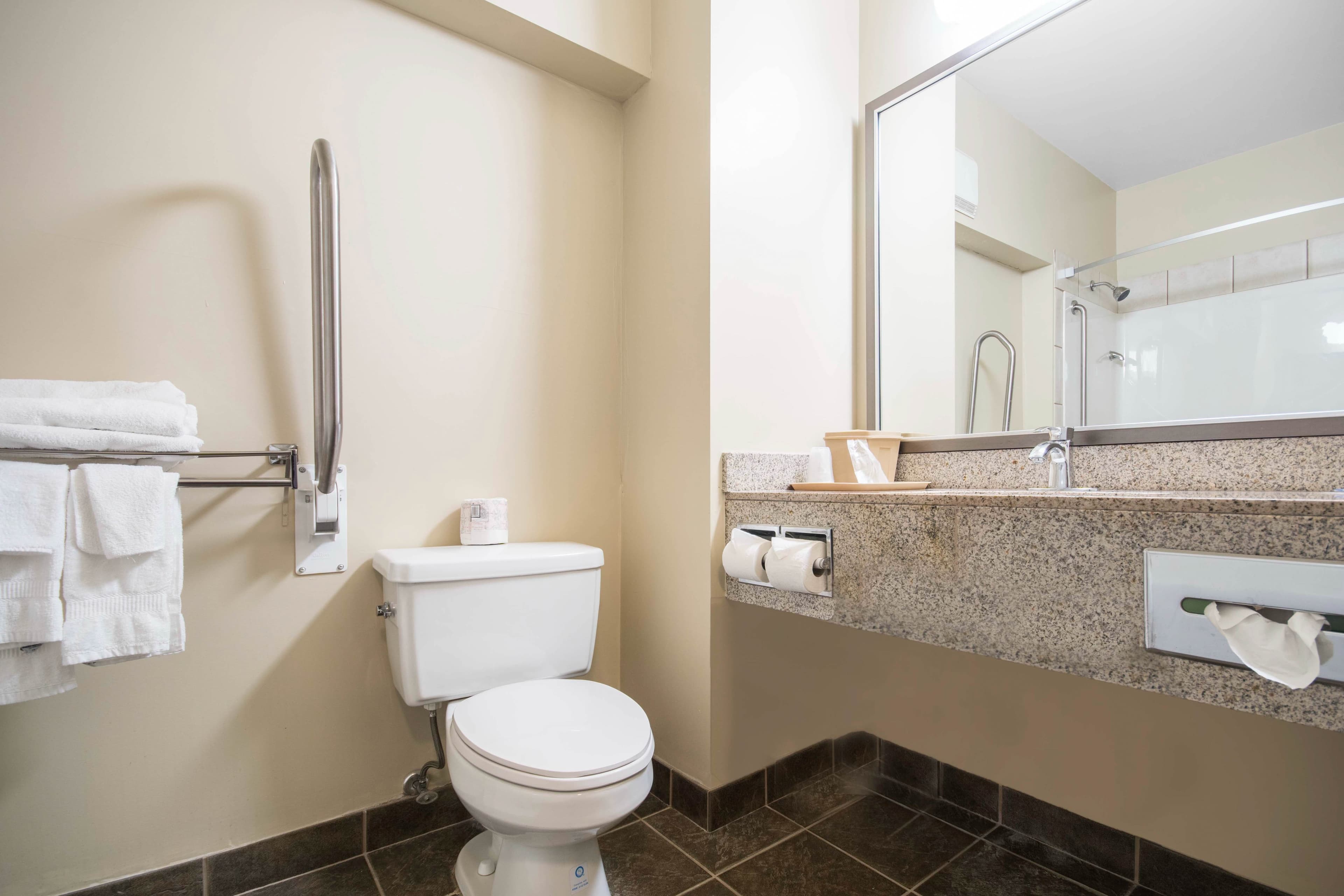 Comfort Inn & Suites - Image 5