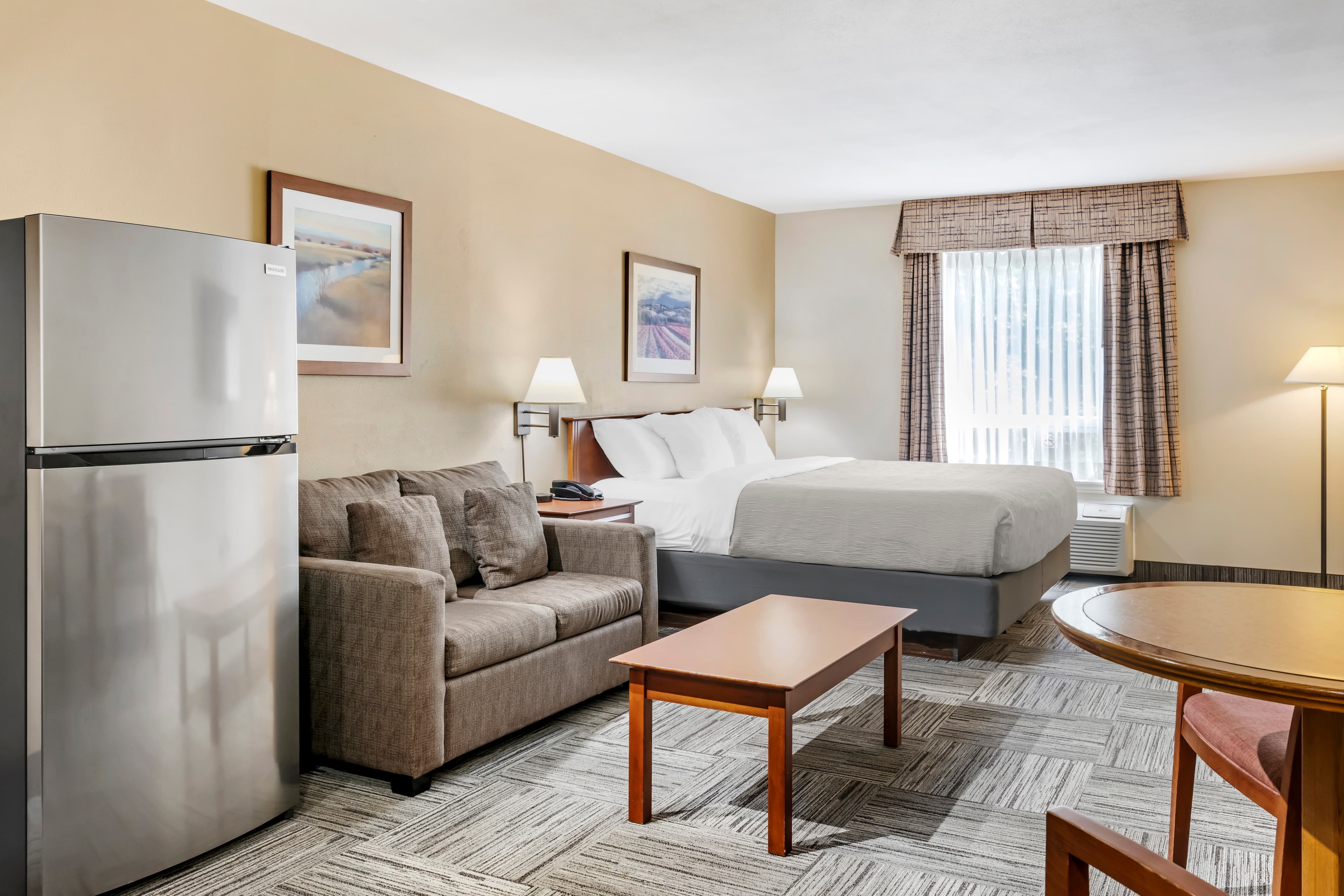 Quality Inn Airport - Image 2