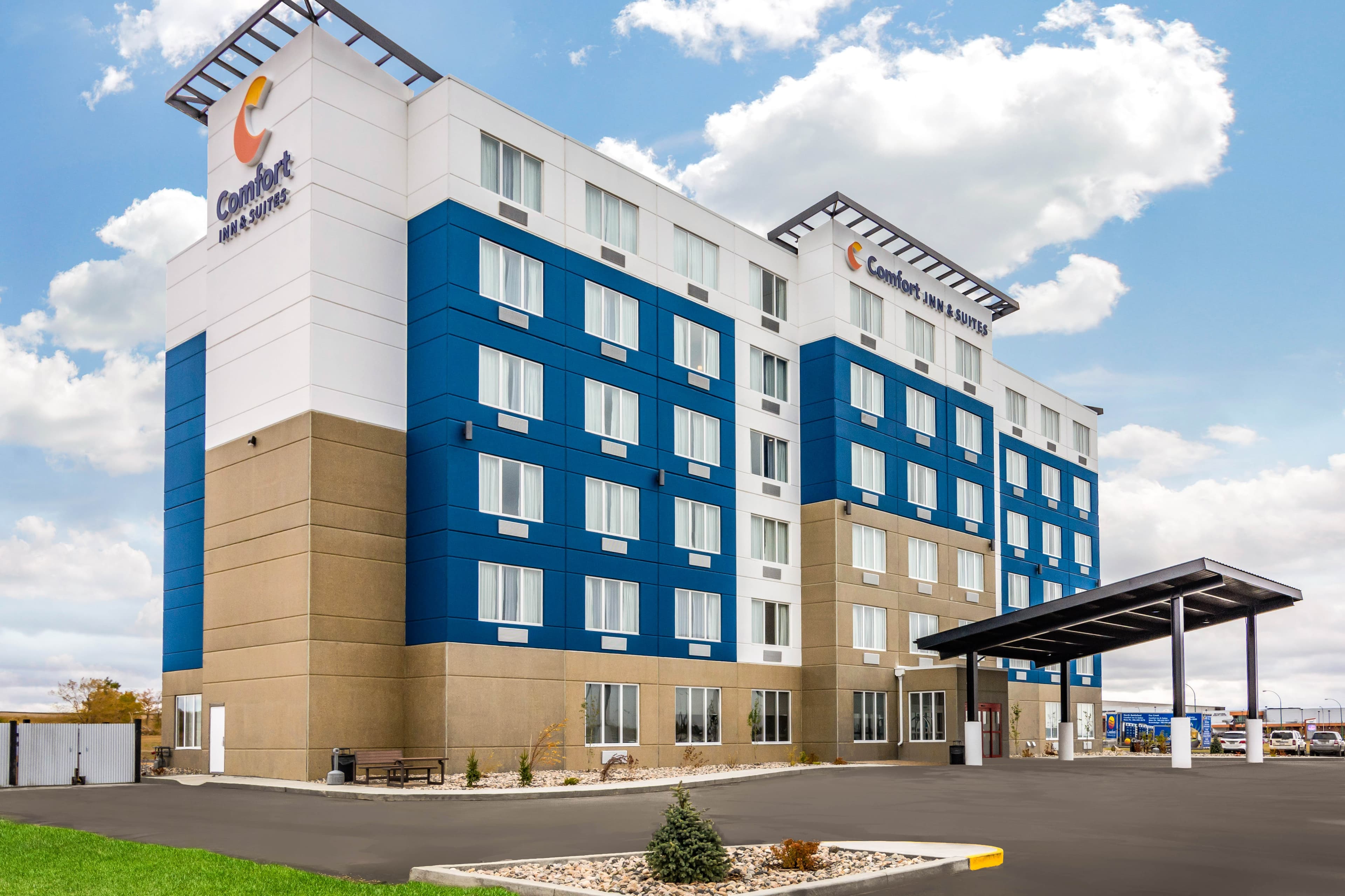 Comfort Inn & Suites - Image 1