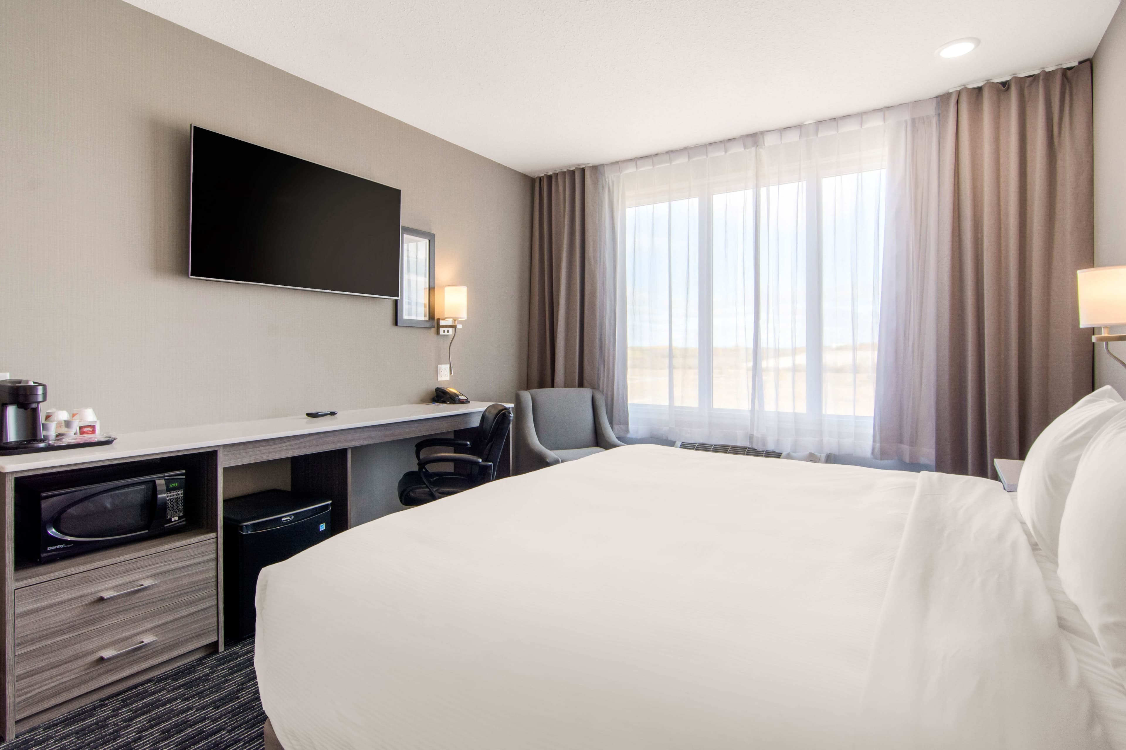 Comfort Inn & Suites - Image 3