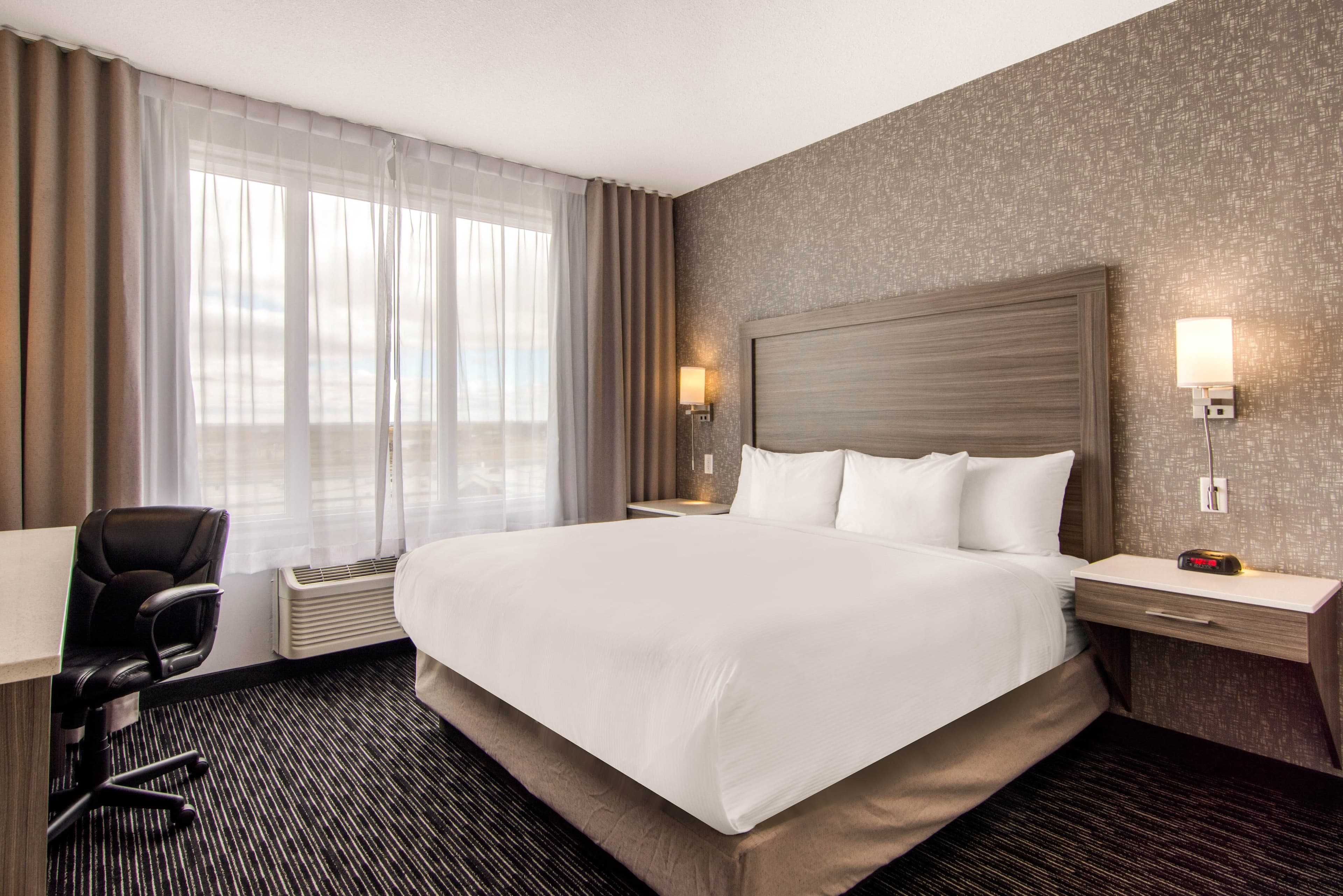 Comfort Inn & Suites — 7