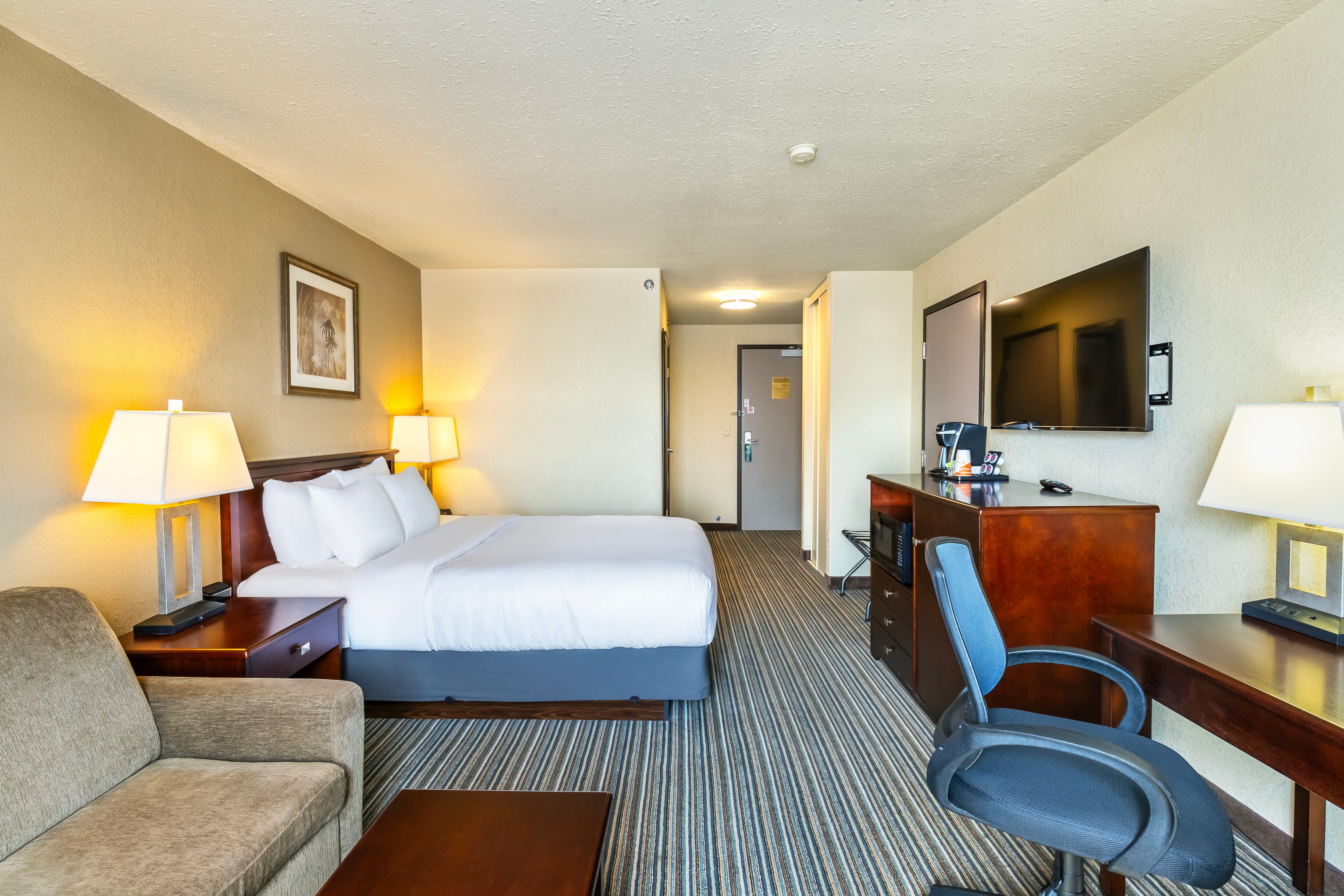 Quality Inn & Suites - Image 2