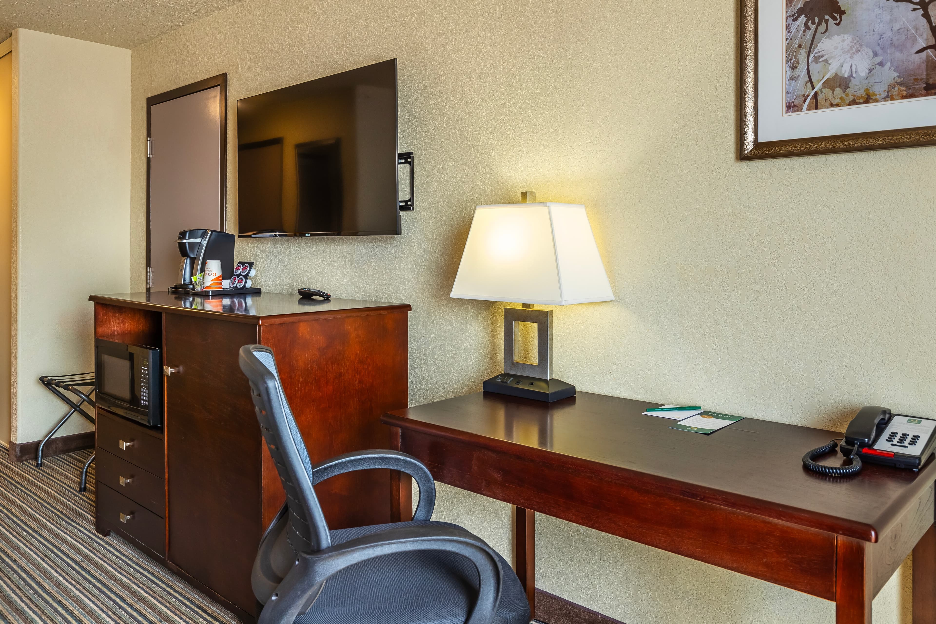 Quality Inn & Suites - Image 4