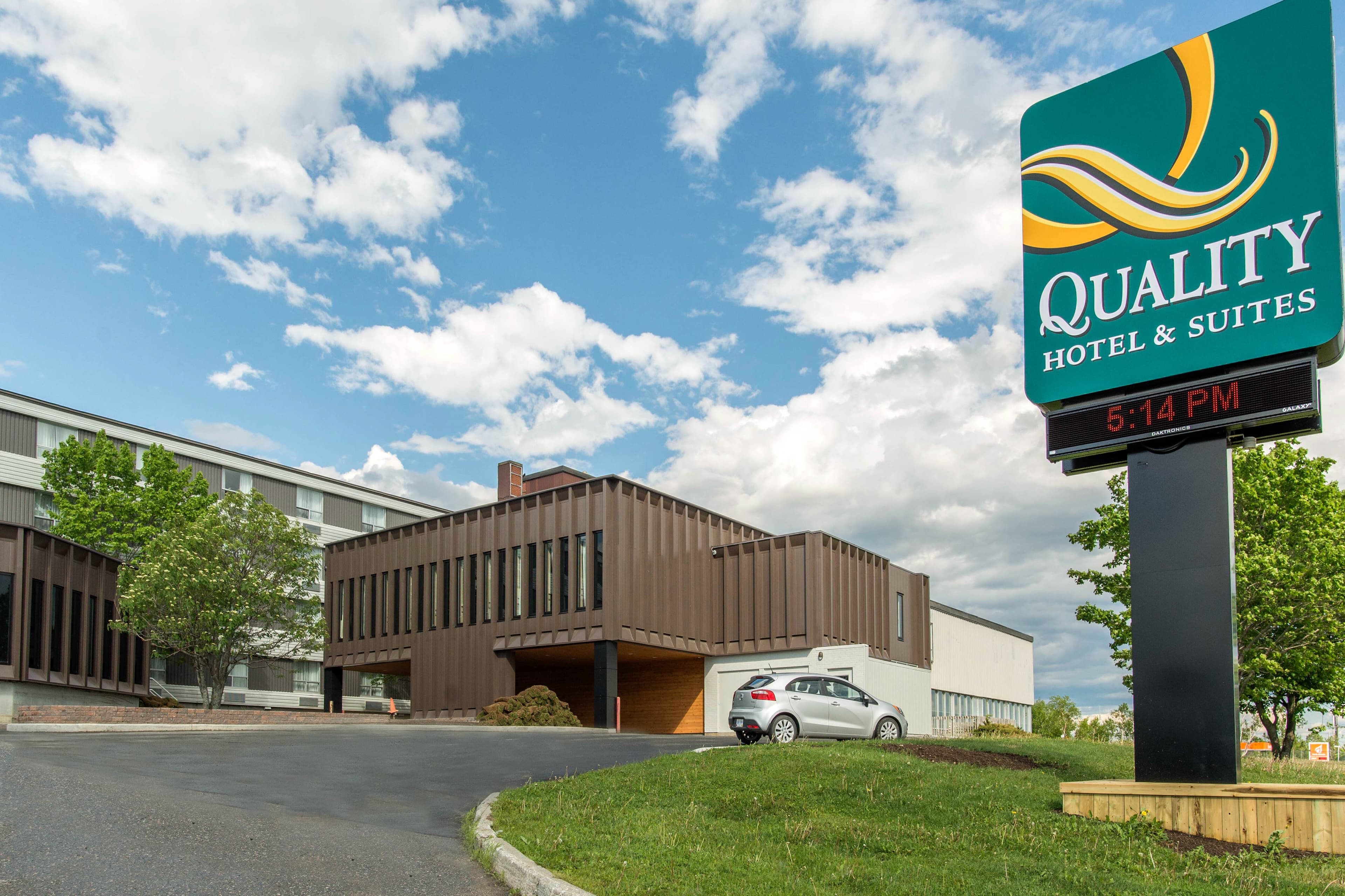Quality Hotel & Suites - Image 1