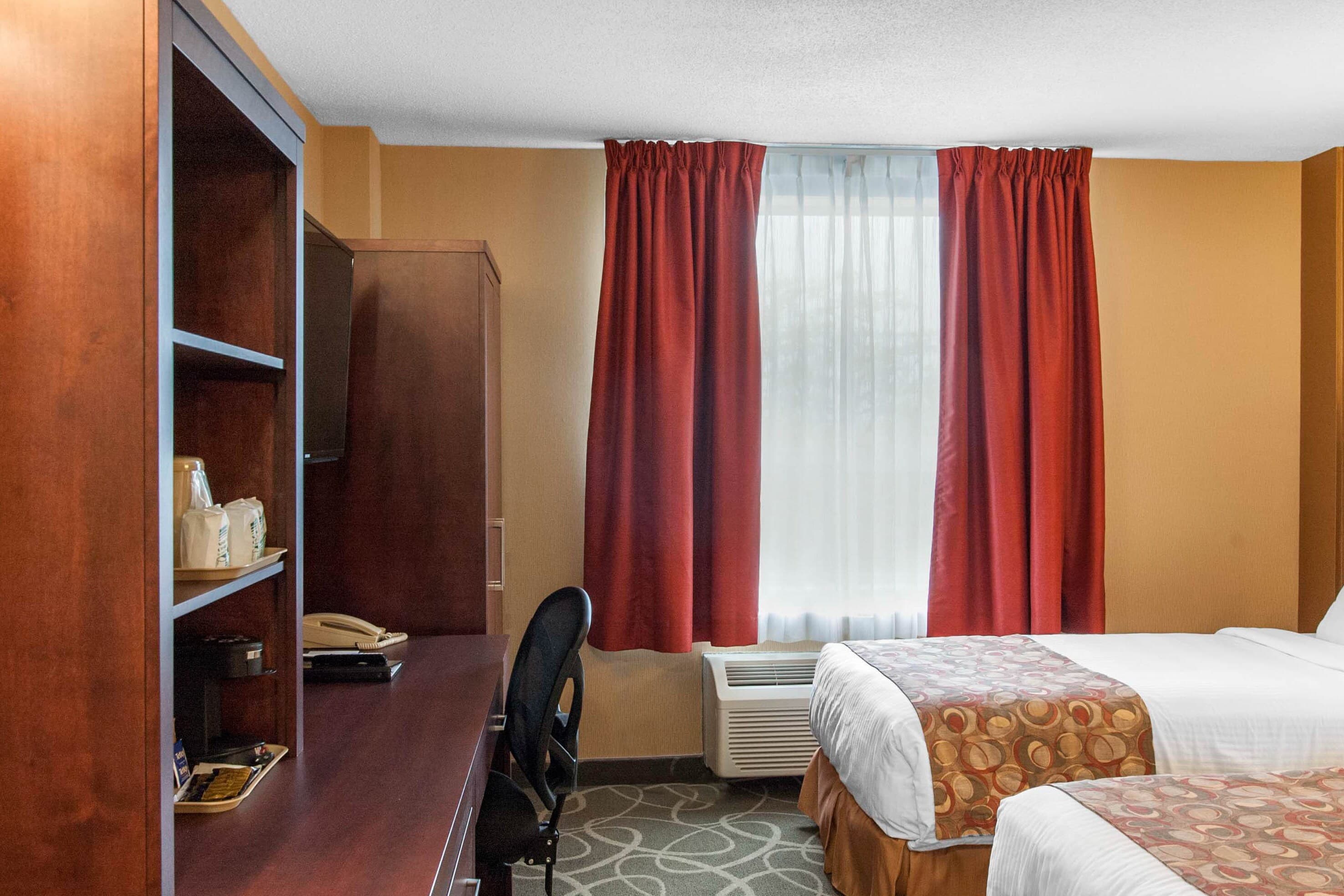 Quality Hotel & Suites — 13
