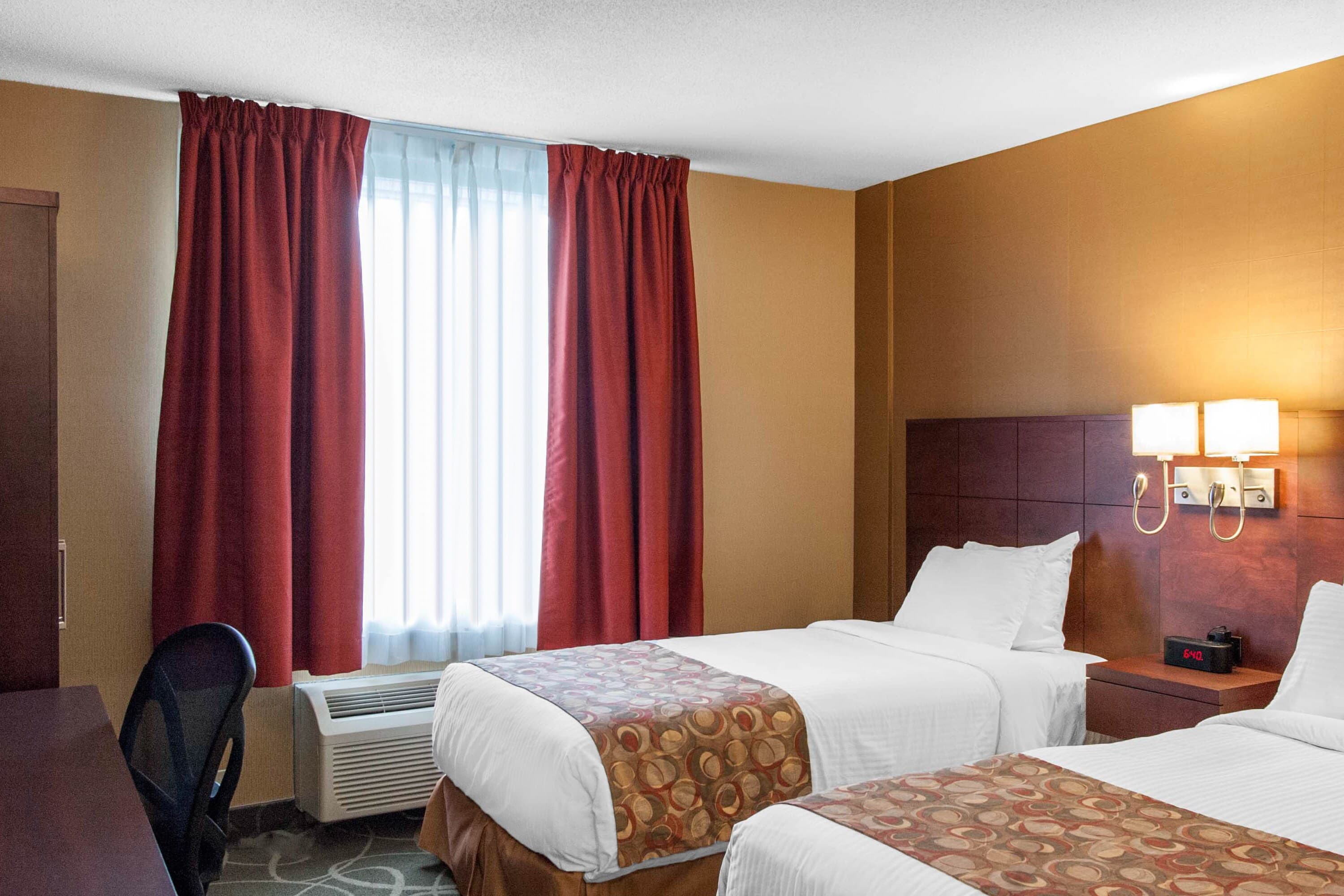 Quality Hotel & Suites — 14